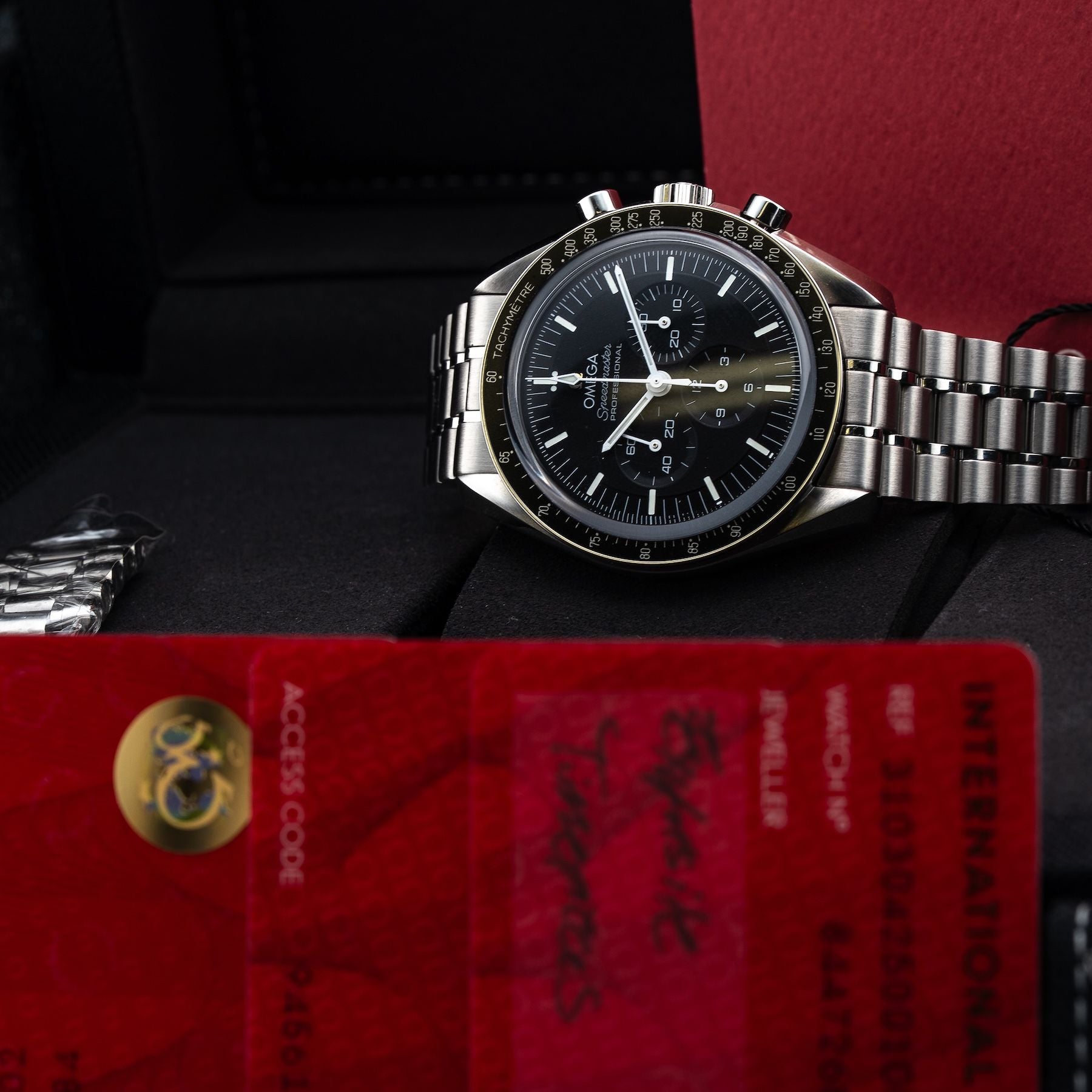 Omega 310.30.42.50.01.002 Speedmaster Moonwatch Professional Master Chronograph
