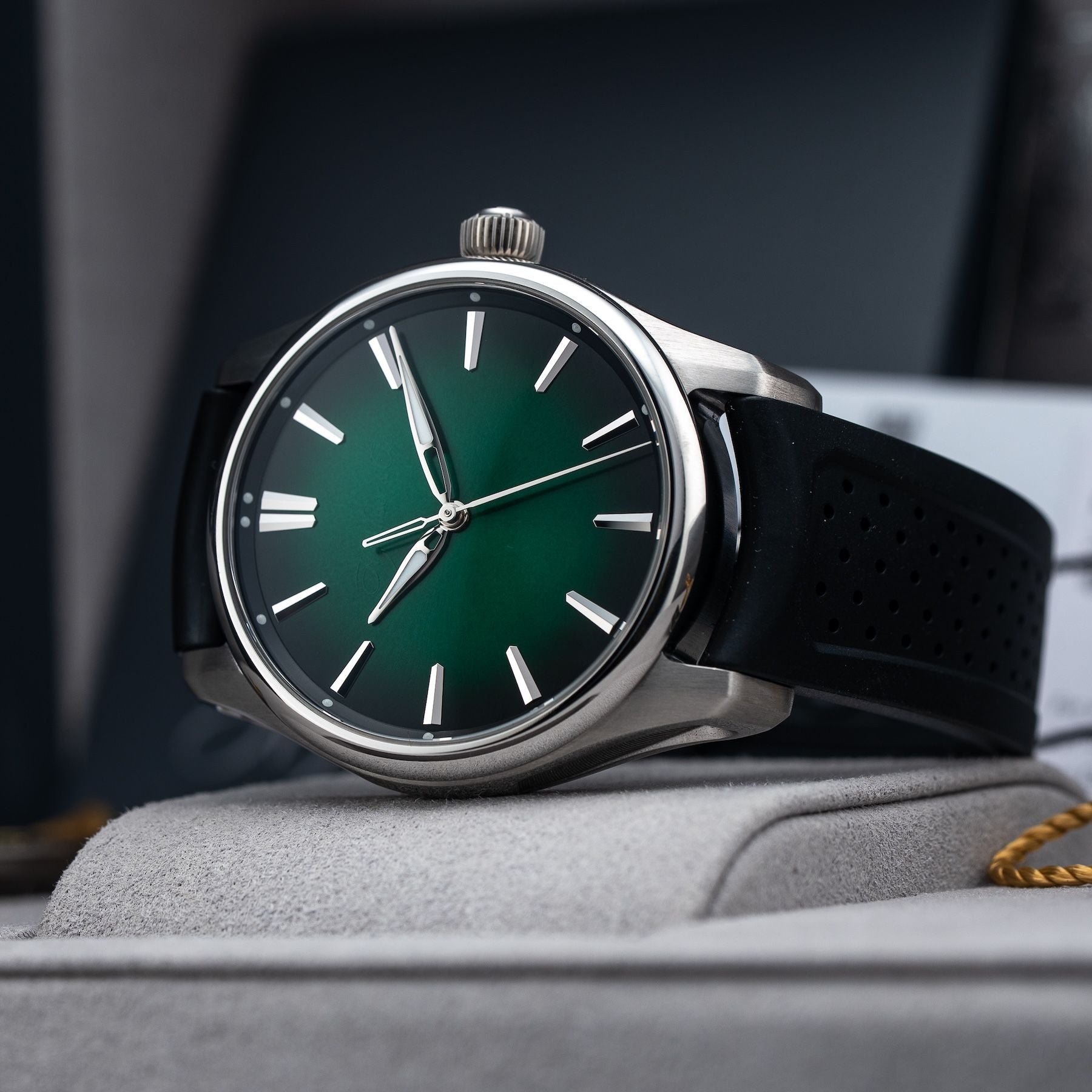 H. Moser & Cie. Pioneer Centre Seconds Cosmic Green 3201-1201