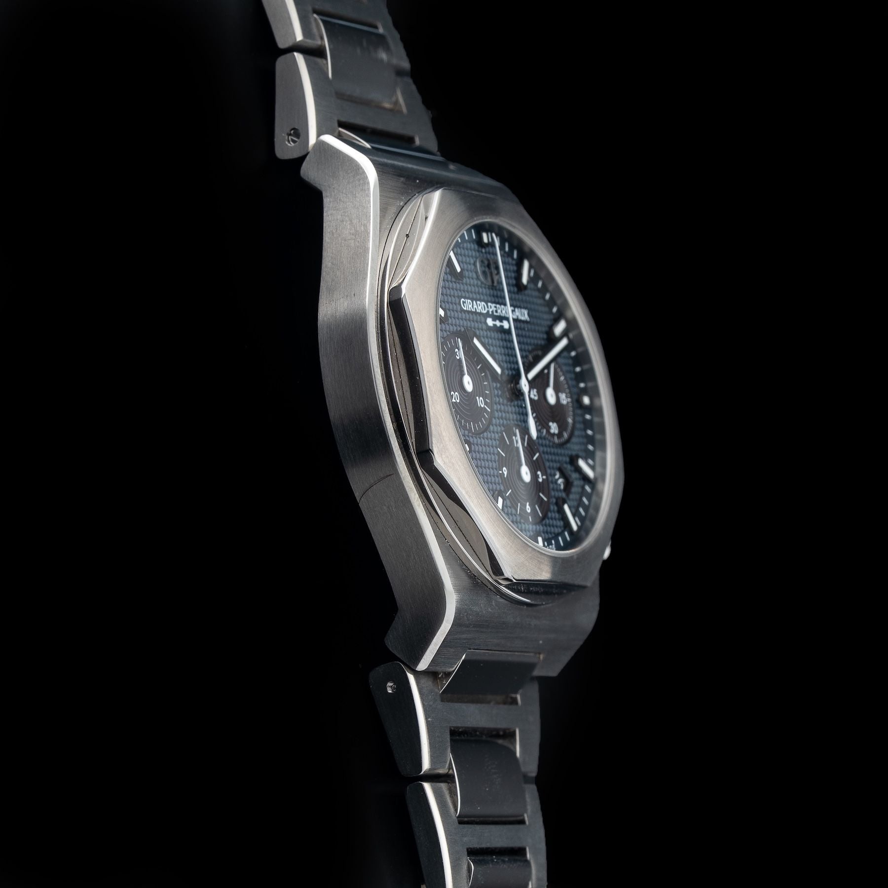 Girard Perregaux Laureato Chronograph Aiiro 81020-21-3311-1GM