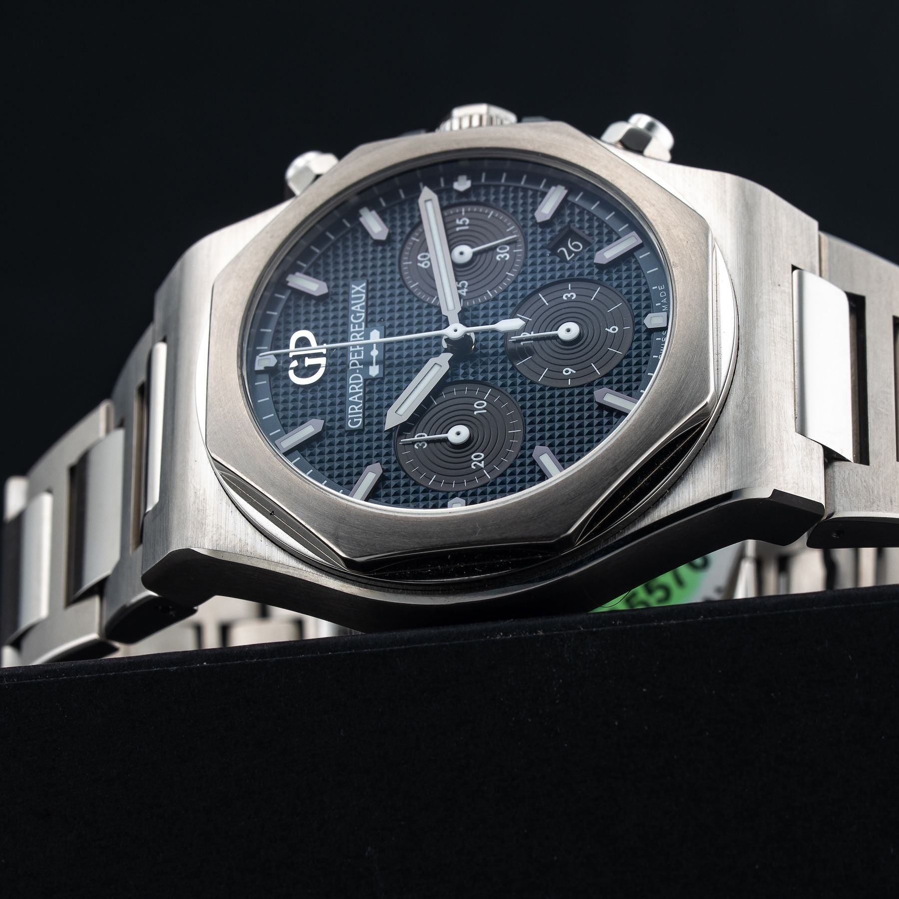 Girard Perregaux Laureato Chronograph Aiiro 81020-21-3311-1GM