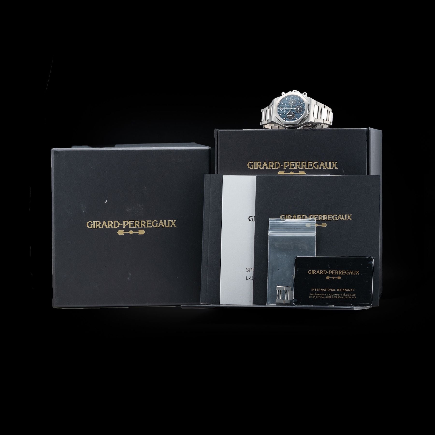 Girard Perregaux Laureato Chronograph Aiiro 81020-21-3311-1GM