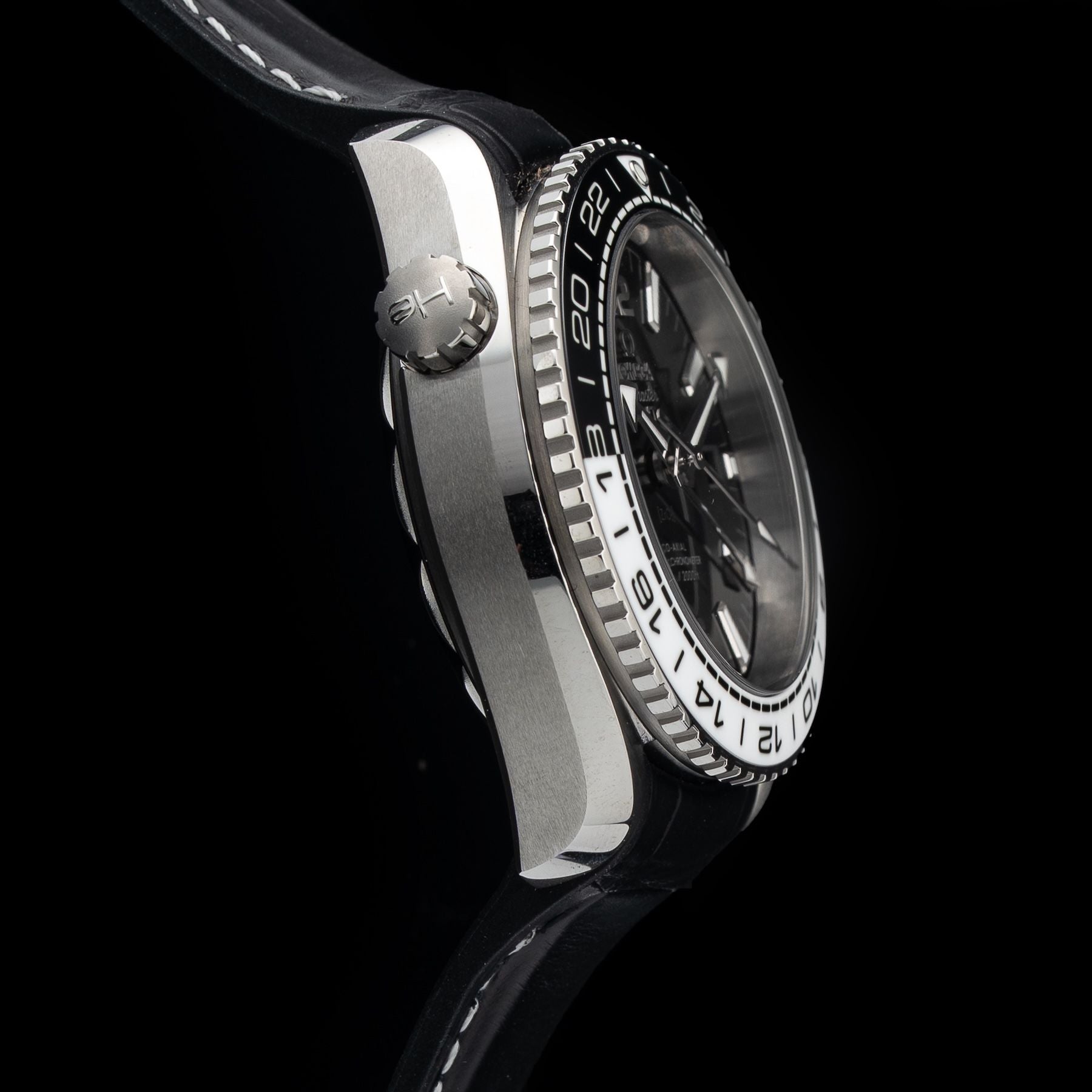 Omega Planet Ocean 600m co-axial Master Chronometer GMT 215.33.44.22.01.001