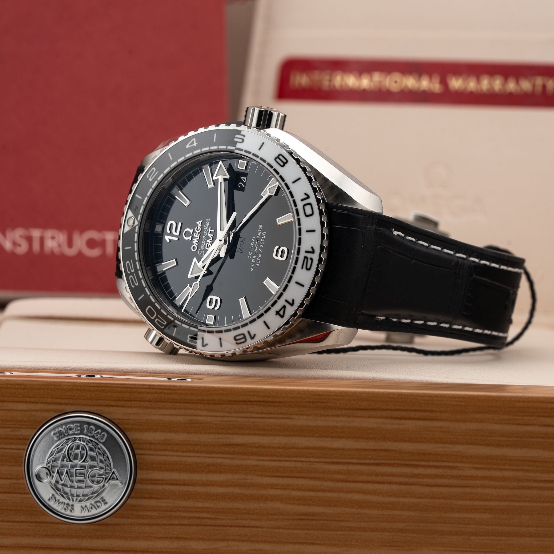 Omega Planet Ocean 600m co-axial Master Chronometer GMT 215.33.44.22.01.001