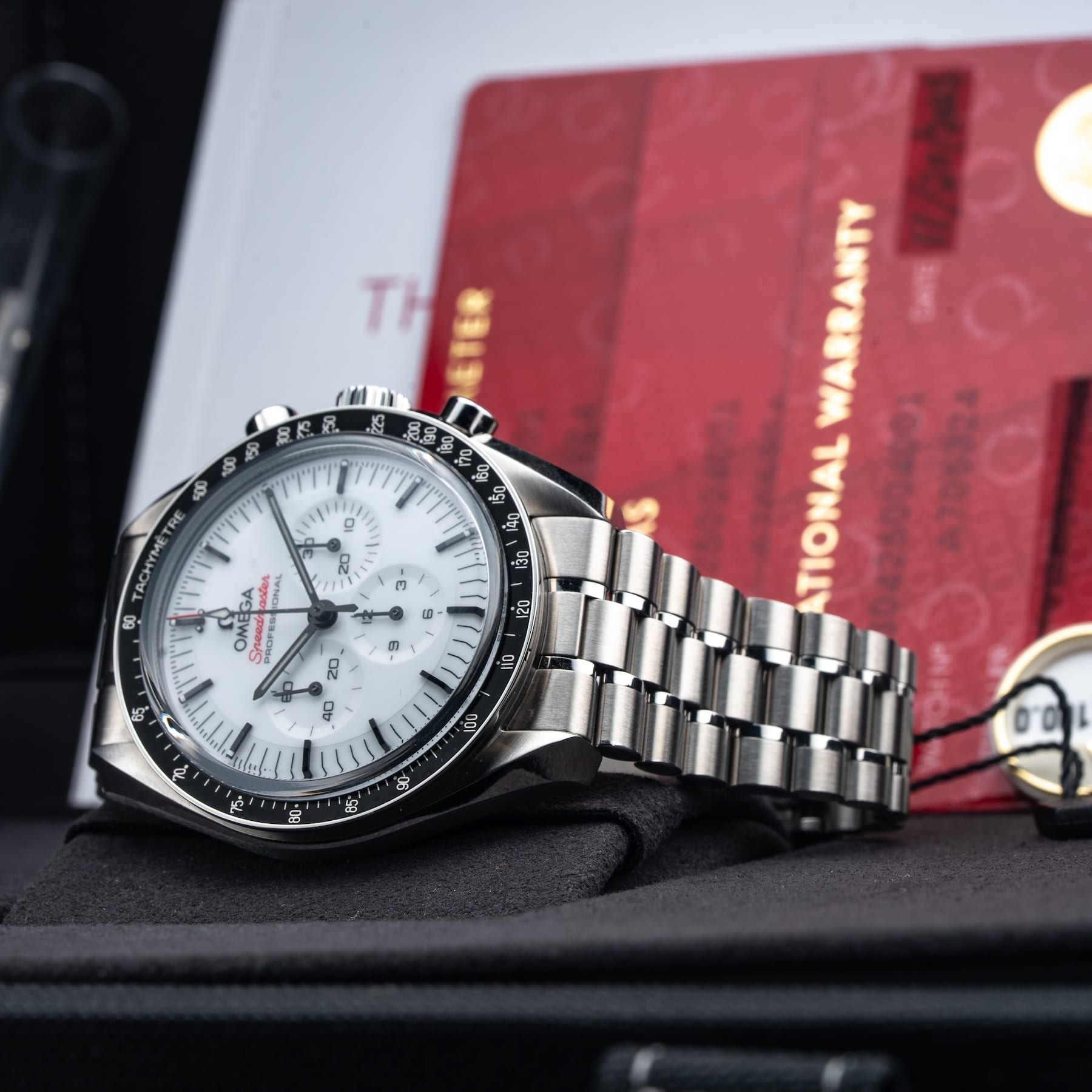 Omega 310.30.42.50.04.001 Speedmaster Moonwatch Professional White Dial