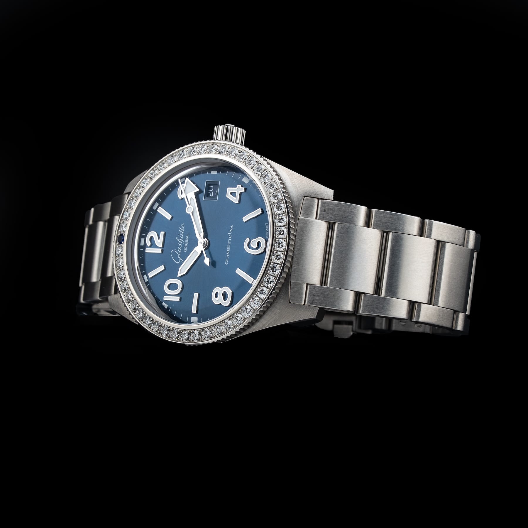 Glashütte Original SeaQ Diamonds Bezel on Bracelet 1-39-11-09-82-70