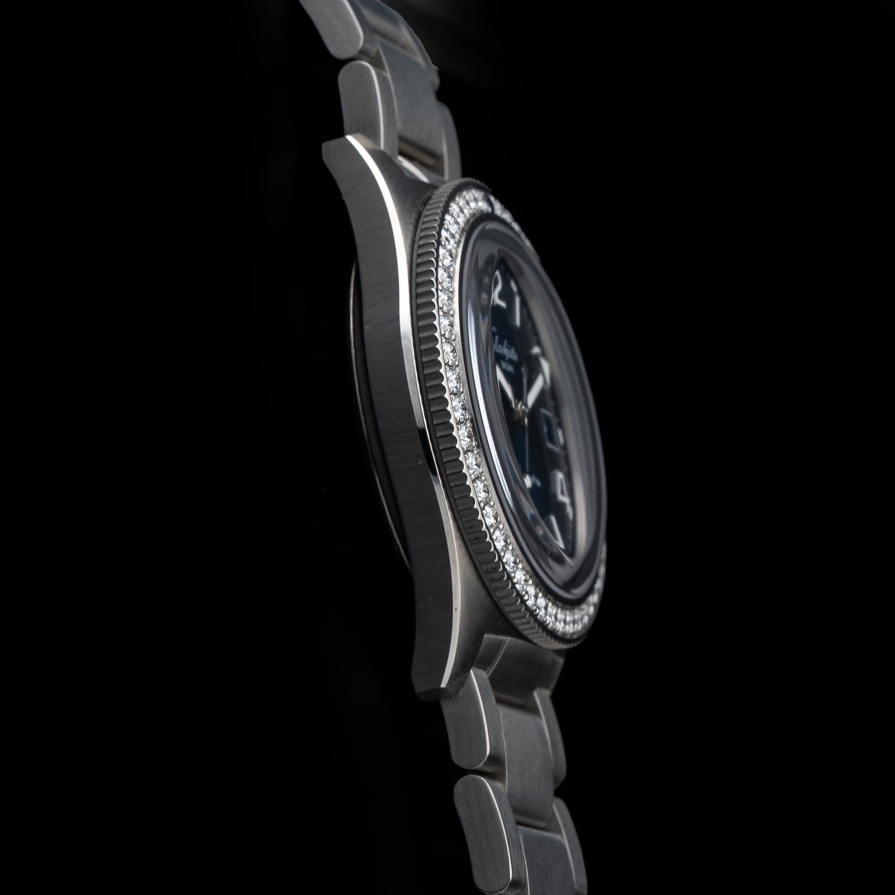 Glashütte Original SeaQ Diamonds Bezel on Bracelet 1-39-11-09-82-70