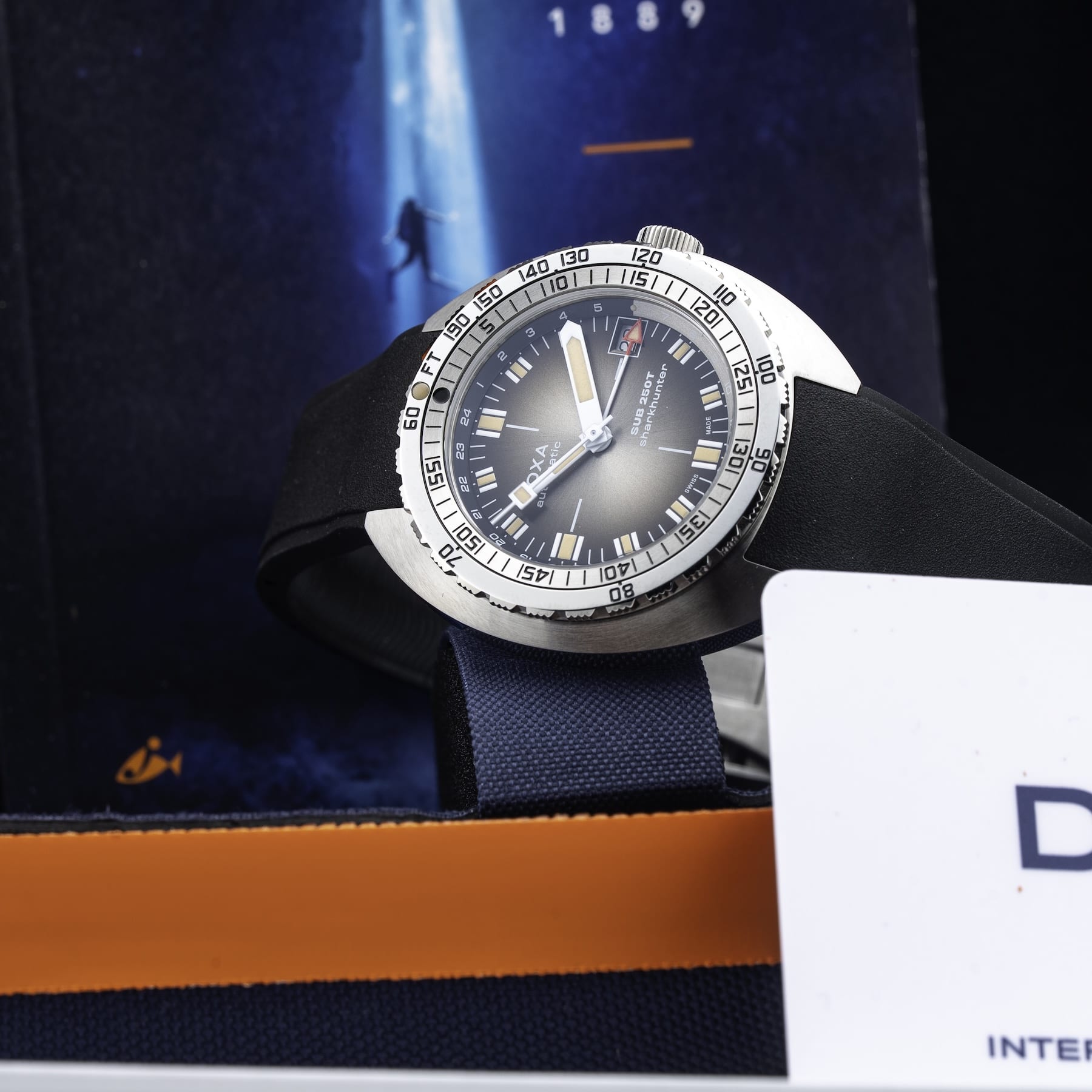DOXA 855.10.101V.20 SUB 250T GMT Sharkhunter Vintage On Black Rubber Strap