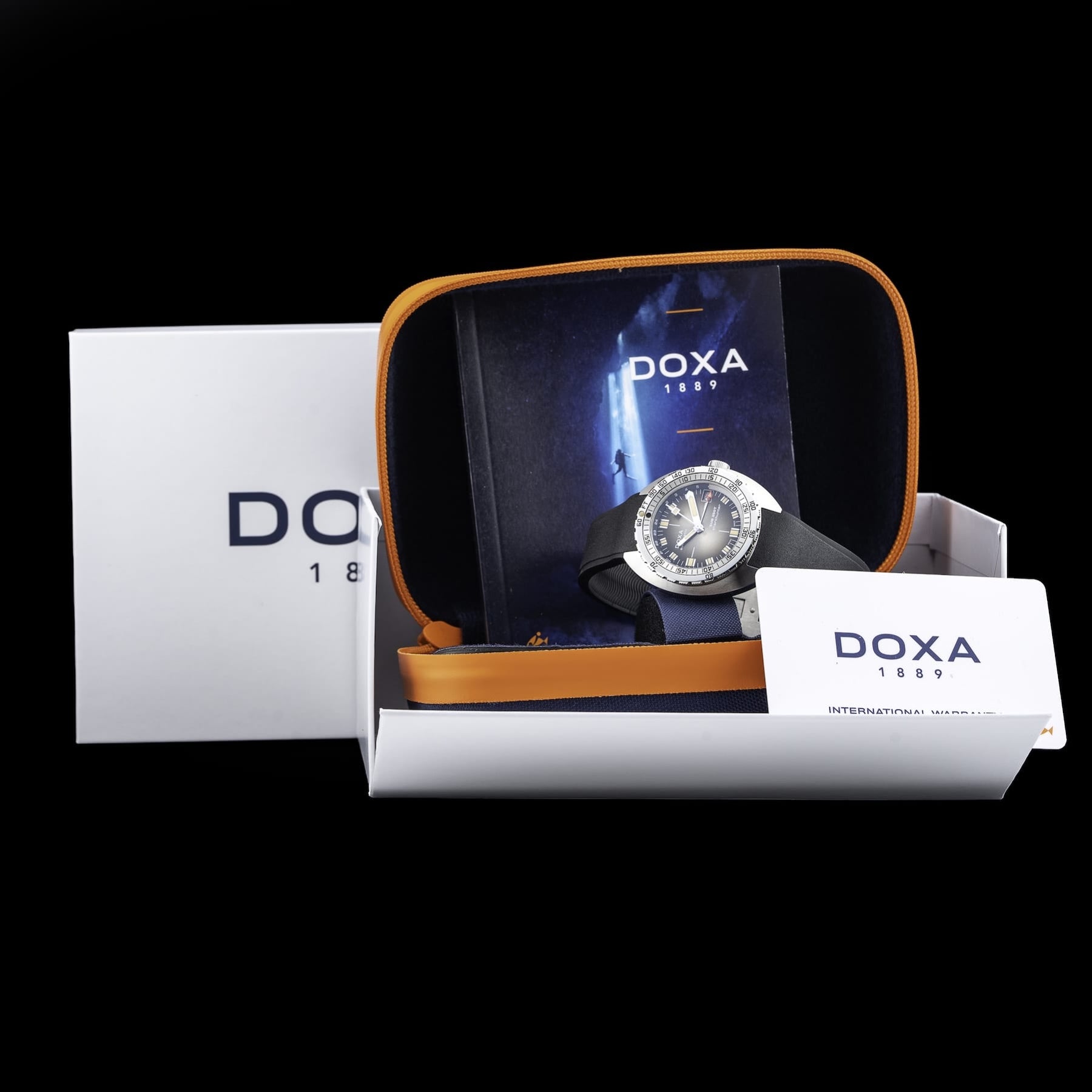 DOXA 855.10.101V.20 SUB 250T GMT Sharkhunter Vintage On Black Rubber Strap