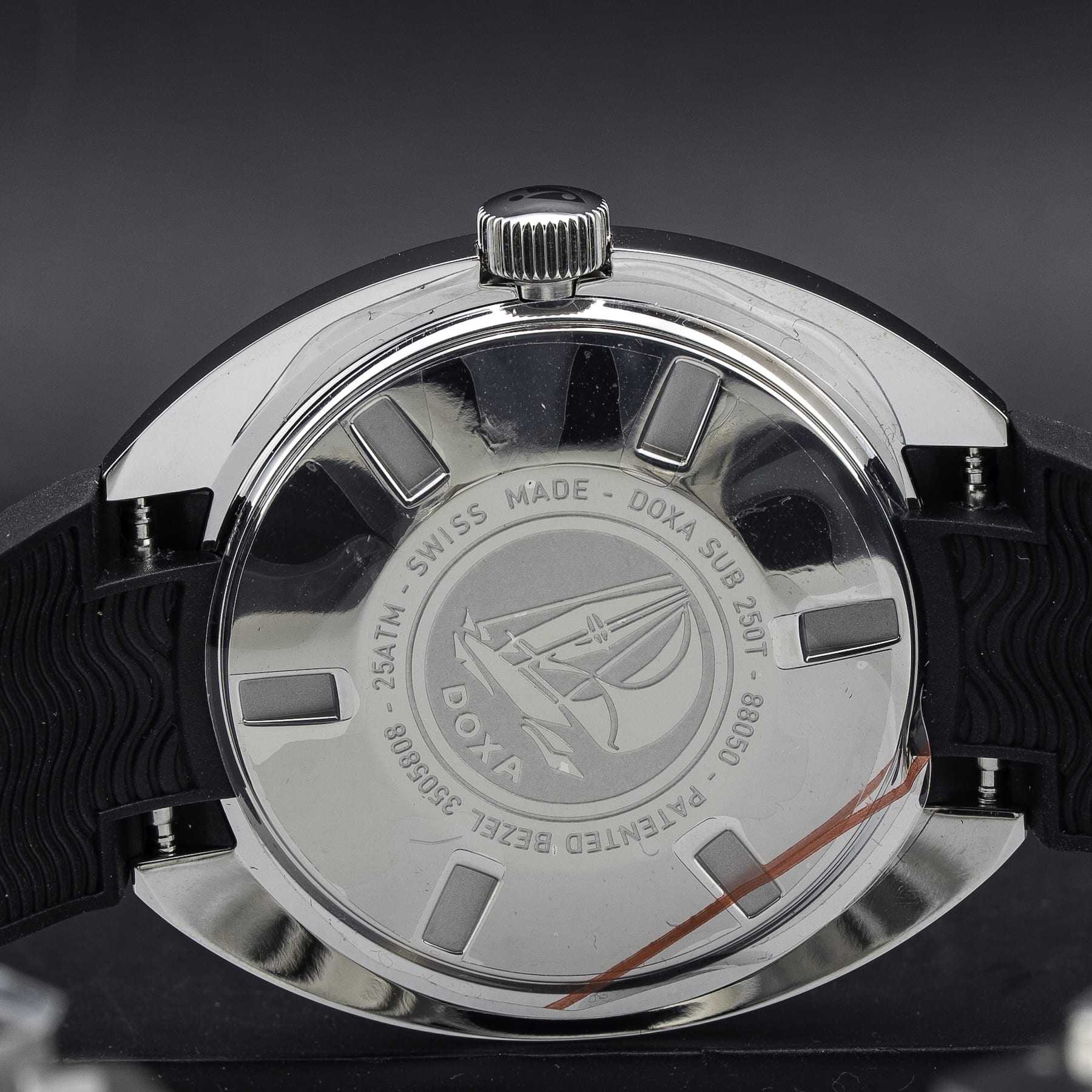 DOXA 855.10.101V.20 SUB 250T GMT Sharkhunter Vintage On Black Rubber Strap