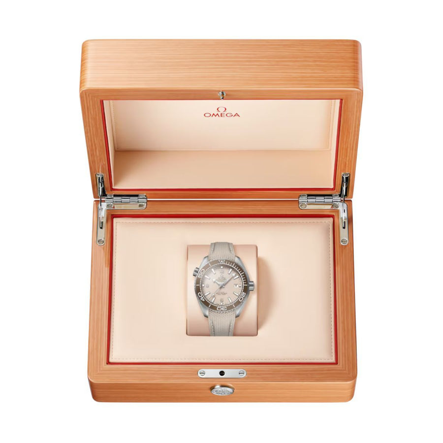 Omega 215.32.44.21.09.001 Planet Ocean Seamaster 600M Linen