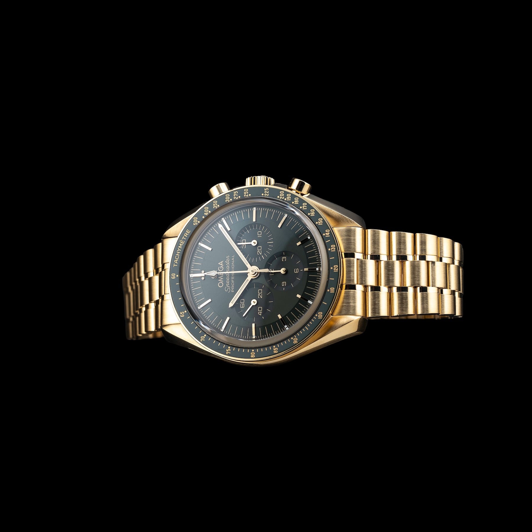 Omega 310.60.42.50.10.001 Speedmaster 18K Yellow Gold Green Dial