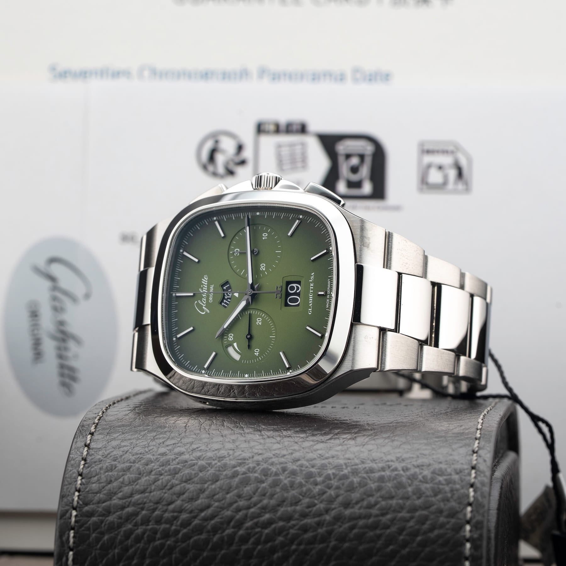 Glashütte Original Seventies Chronograph Panorama Date Fab Green 1-37-02-09-02-70