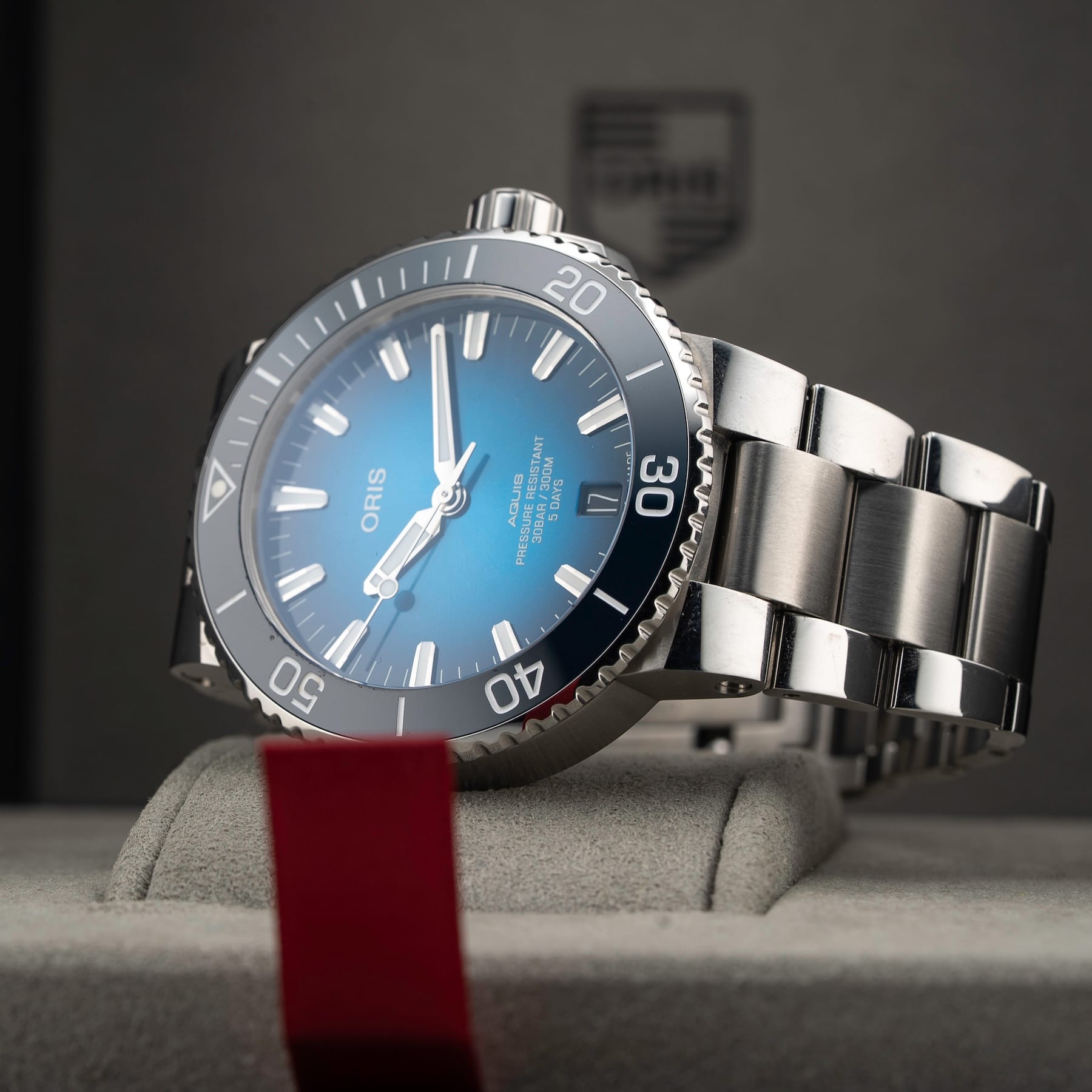 Oris Aquis Date Calibre 400 Bi-Color Blue Dial on Bracelet