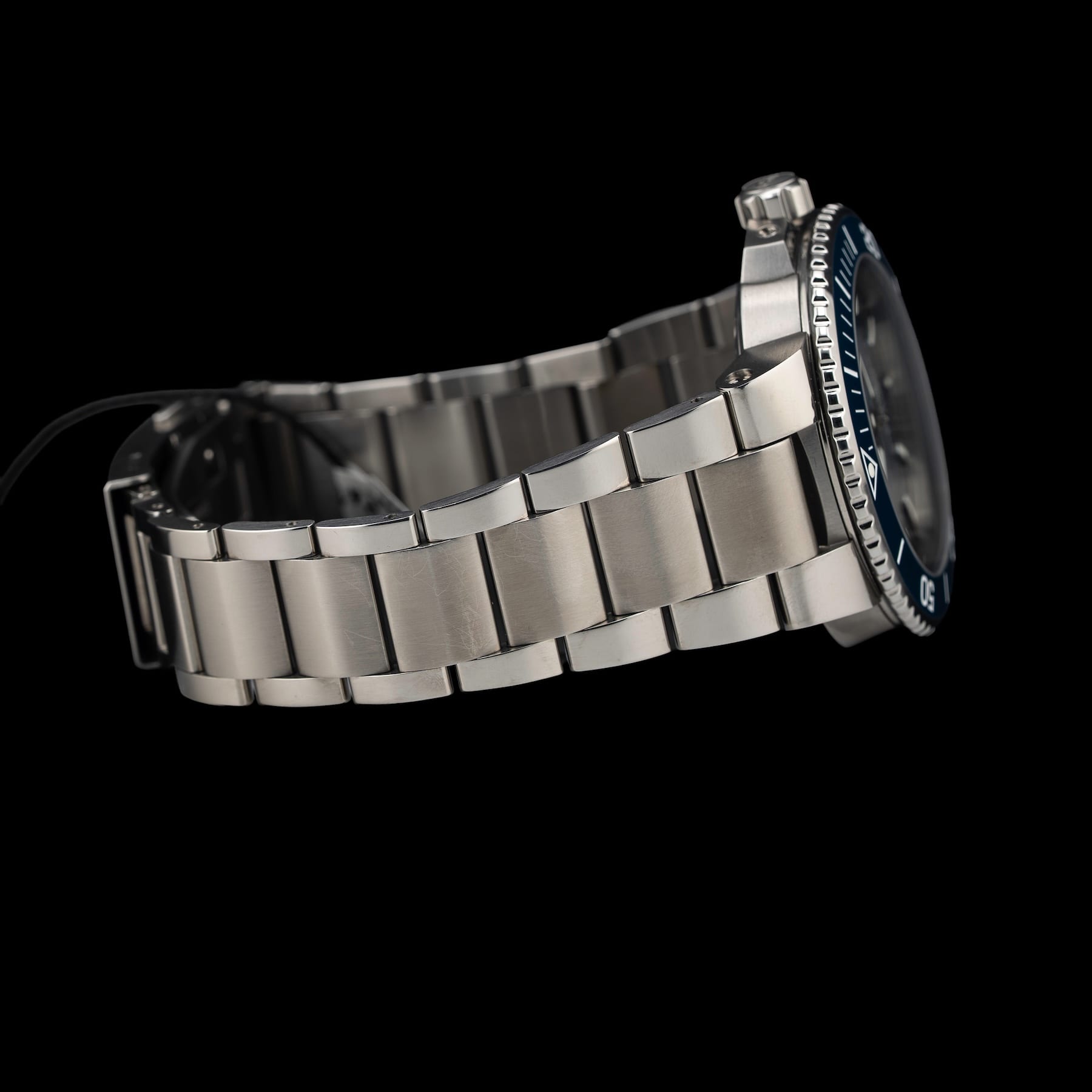 Oris Aquis Date Calibre 400 Bi-Color Blue Dial on Bracelet