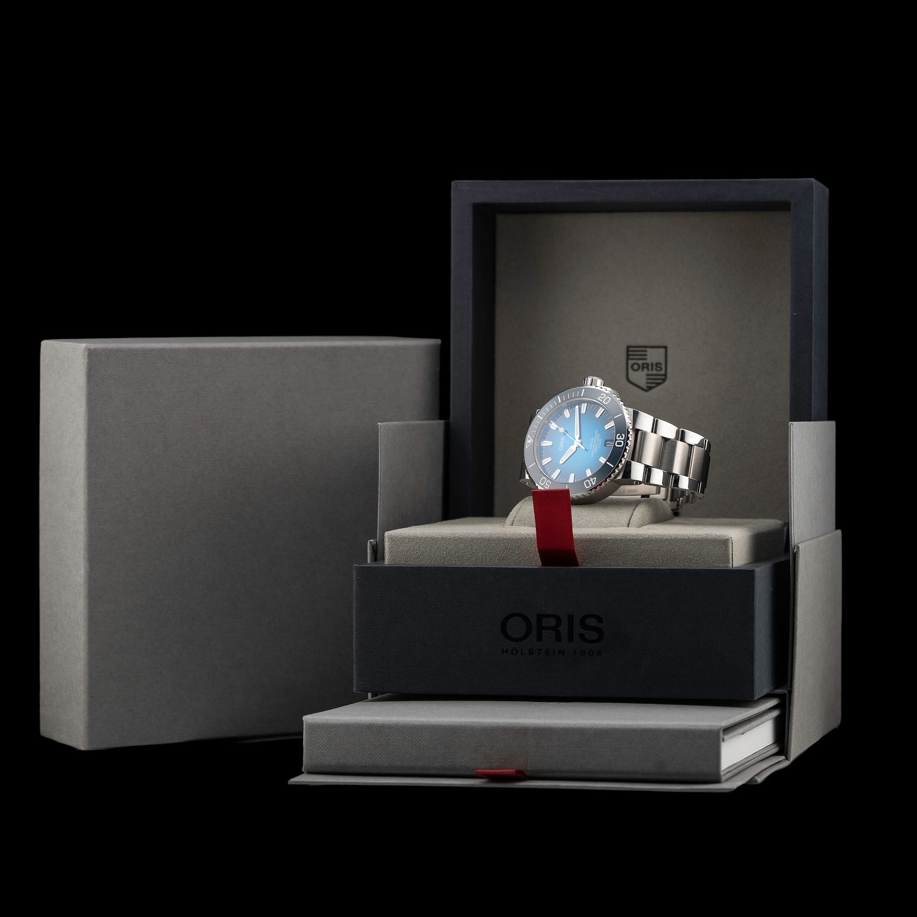 Oris Aquis Date Calibre 400 Bi-Color Blue Dial on Bracelet