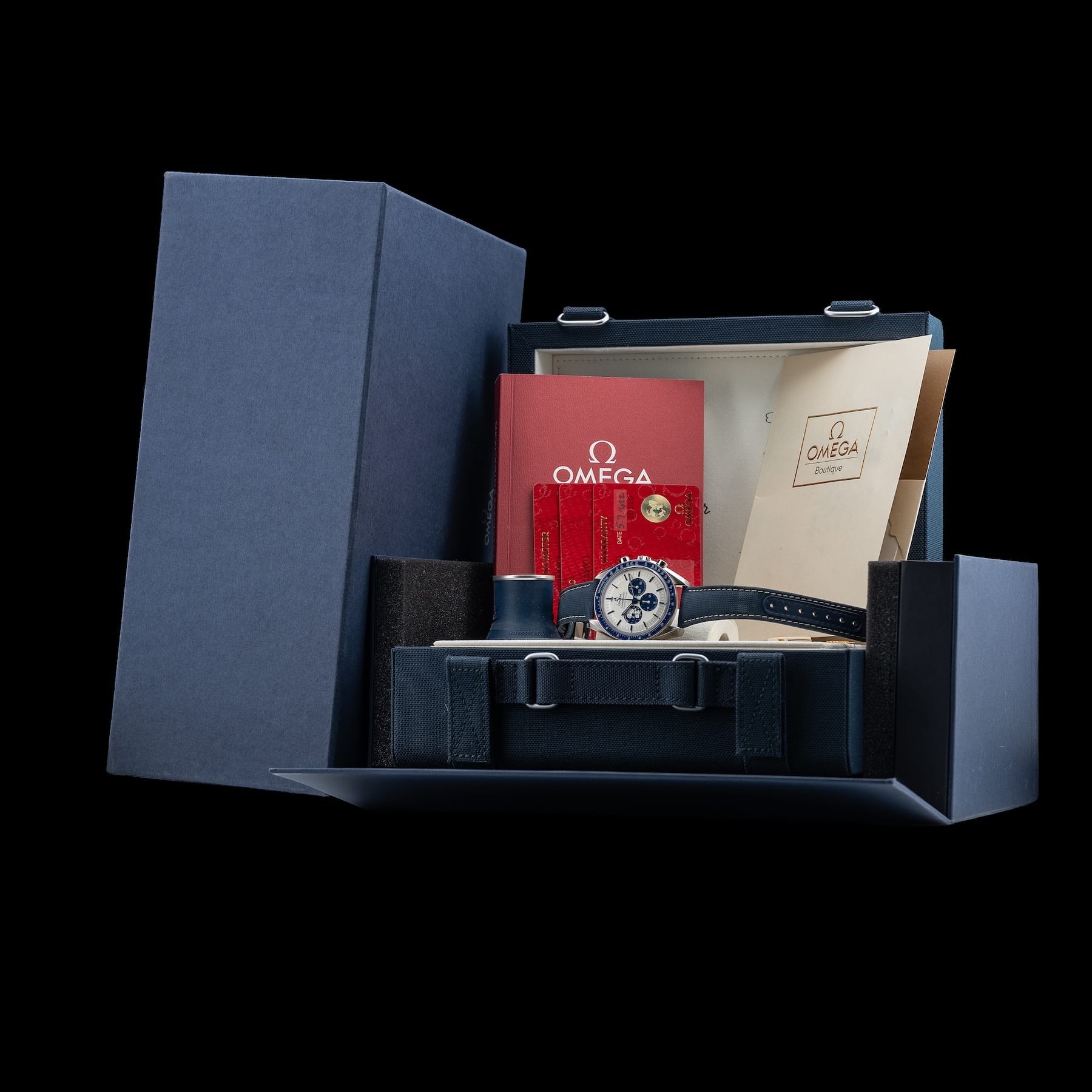 Omega Speedmaster Silver Snoopy Award 310.32.42.50.02.001