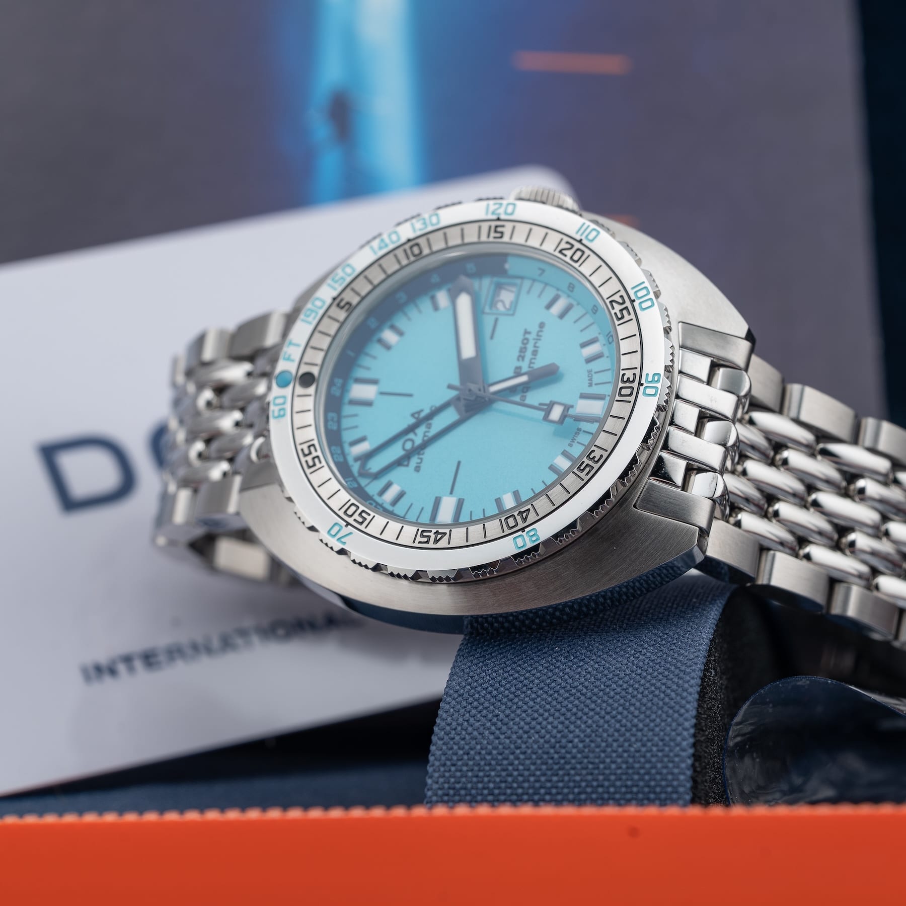 DOXA 855.10.241.10 SUB 250T Aquamarine On Stainless Steel Bracelet