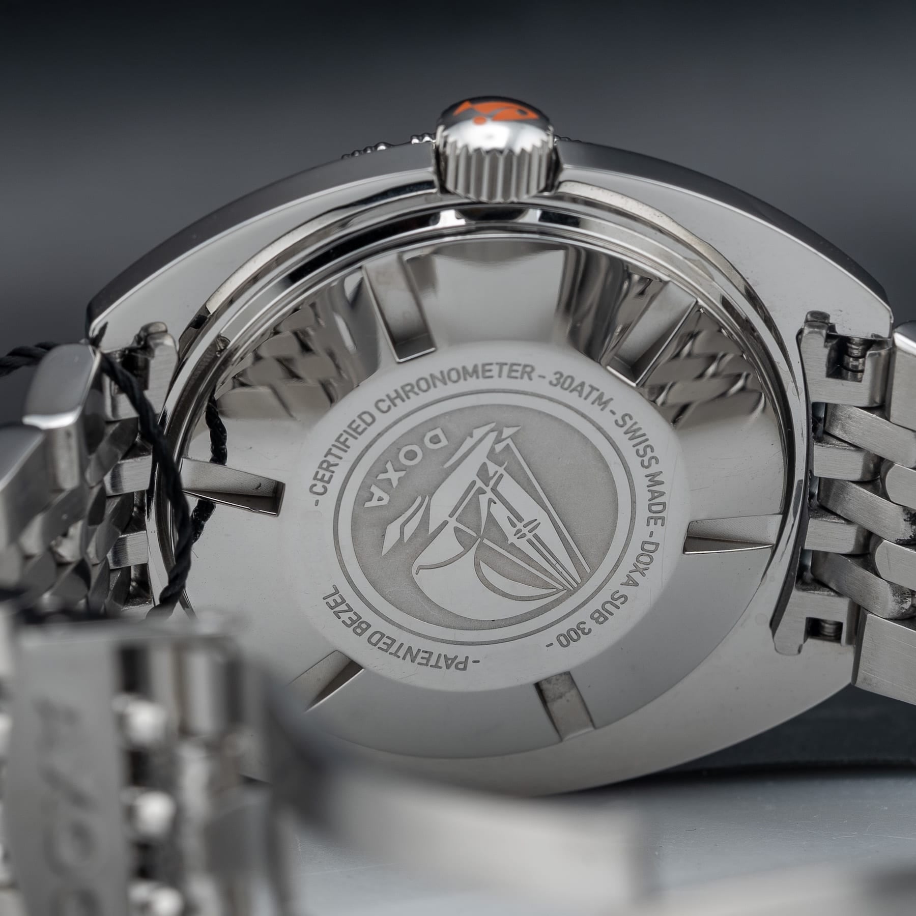 DOXA SUB 300 Caribbean 821.10.201.10