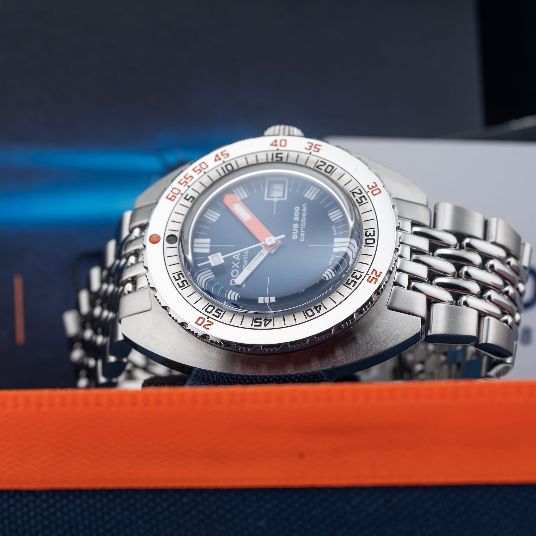 DOXA SUB 300 Caribbean 821.10.201.10