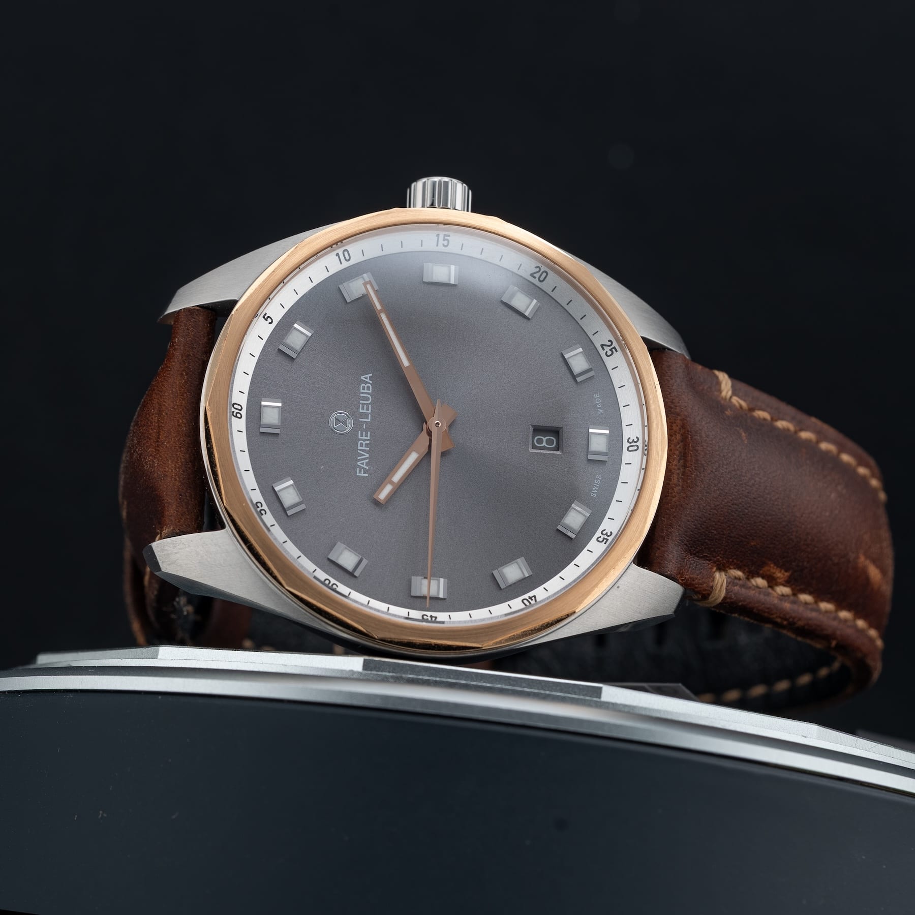 Favre Leuba 00.010201.05.31.44 Chief Sky Chief Date
