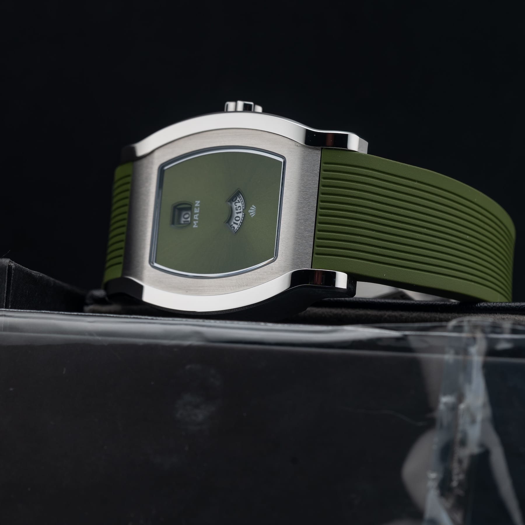 Maen Grand Tonneau Jump Hour - MNL.02