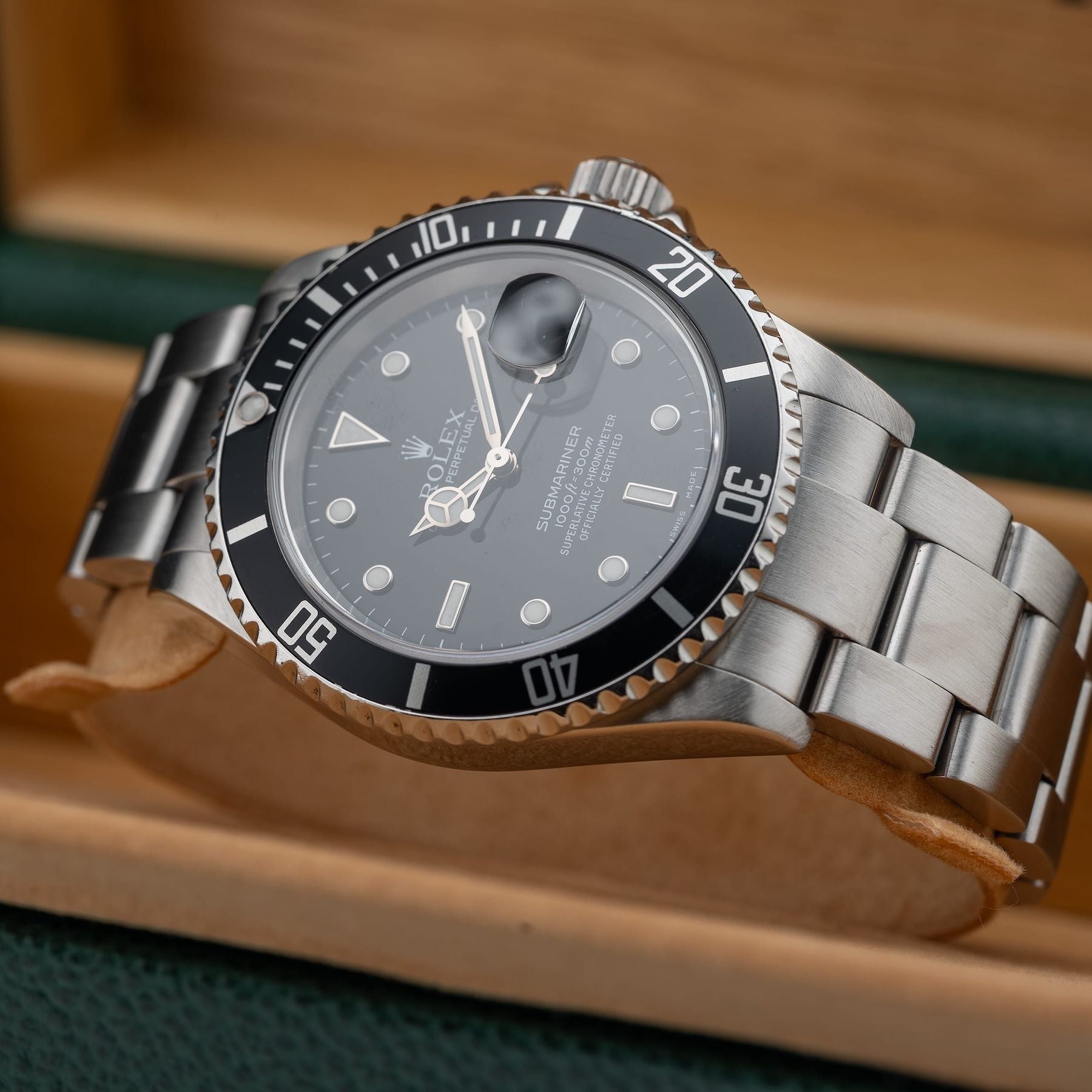 Rolex Submariner R16610A30B9325