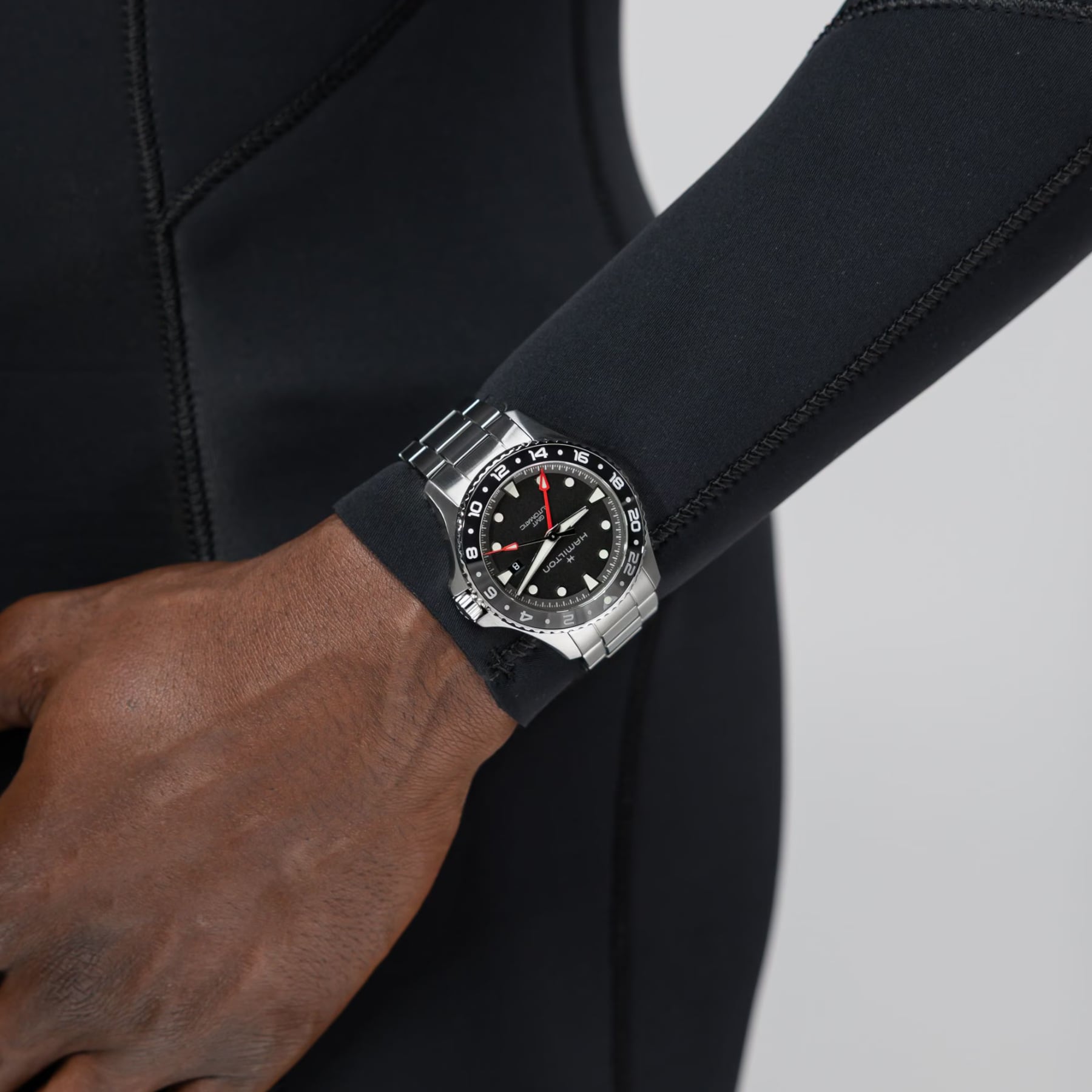 Hamilton Khaki Navy Scuba GMT 43mm H82555130