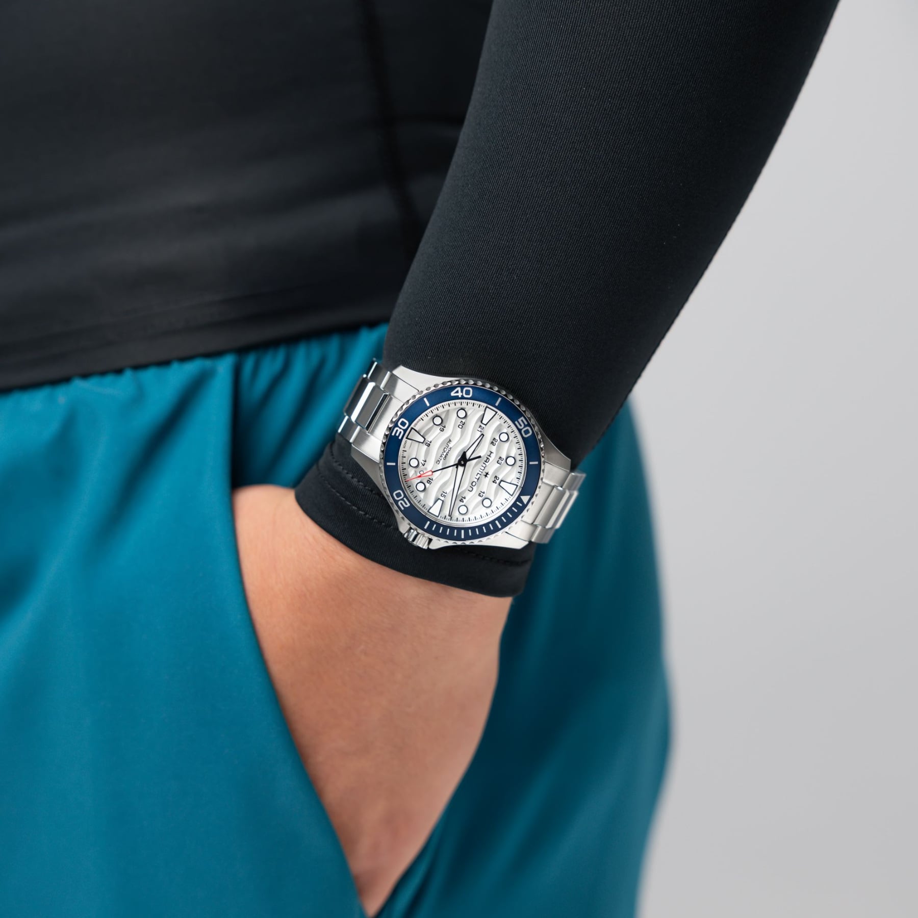 Hamilton Khaki Navy Scuba GMT 40mm H82425110