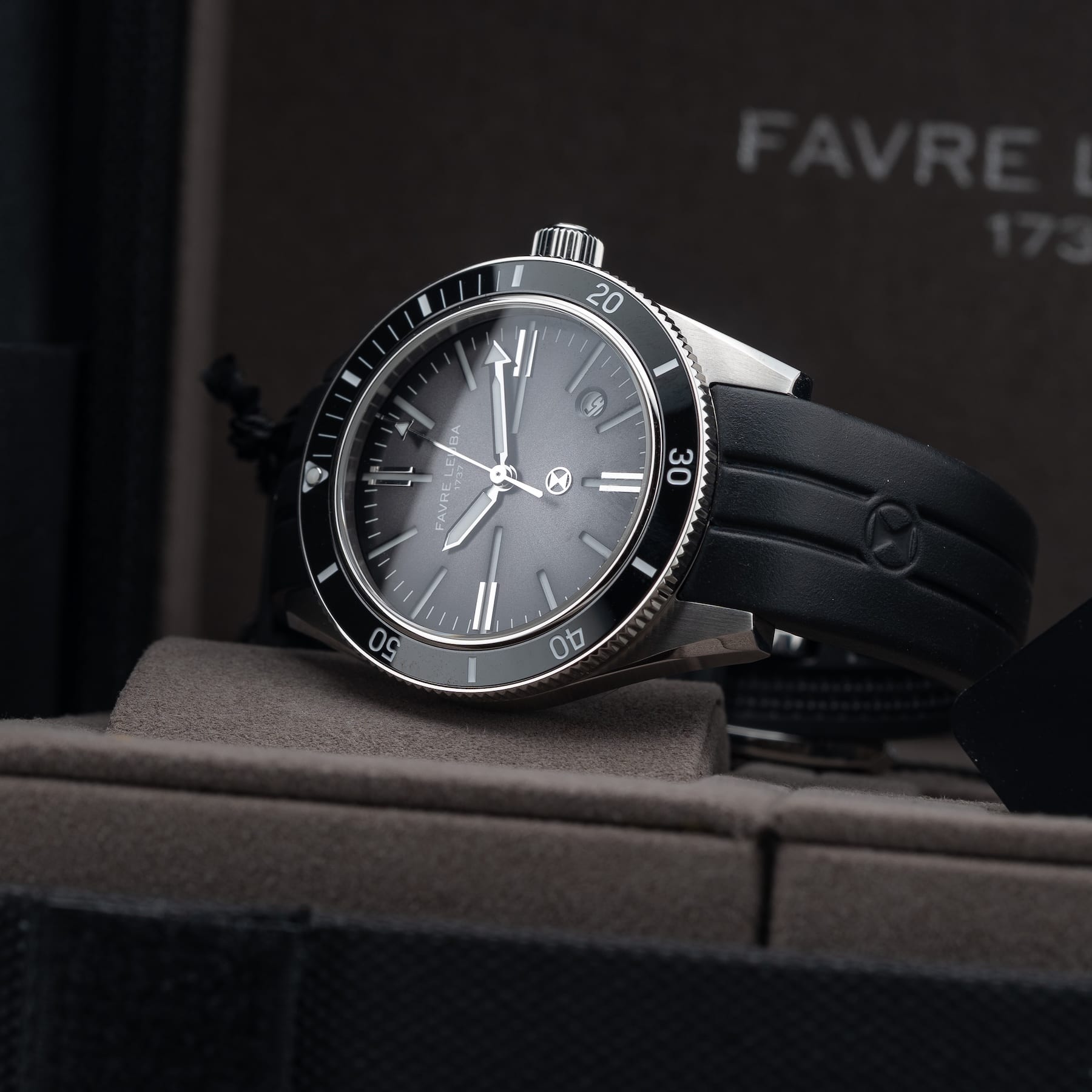 Favre Leuba 00.20308.101.06.301 Deep Raider Renaissance Grey Dial On Strap