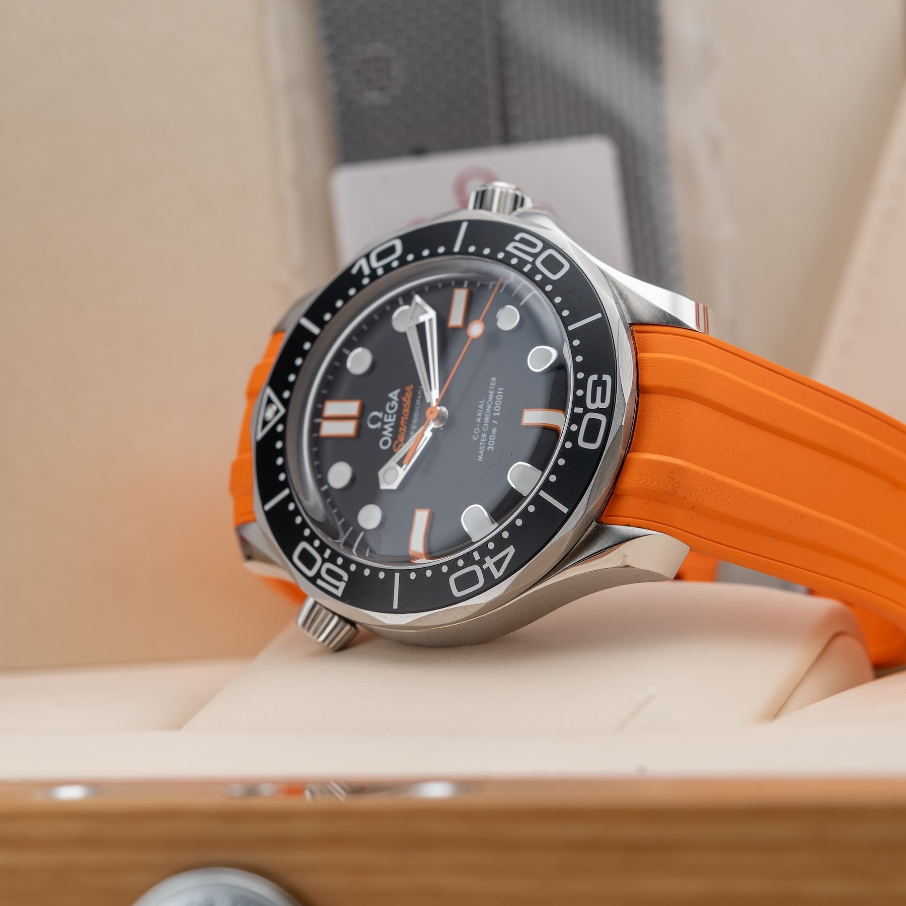 Omega Seamaster Diver 300M Orange 210.30.42.20.01.018