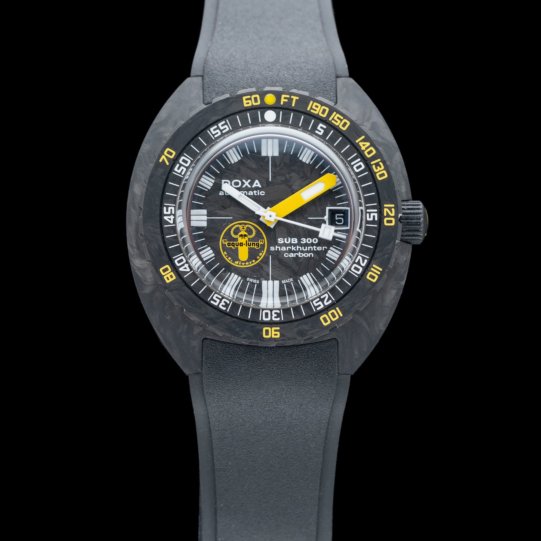 DOXA Sub 300 Carbon Aqua Lung US Divers Sharkhunter 822.70.101AQL.20 on Strap