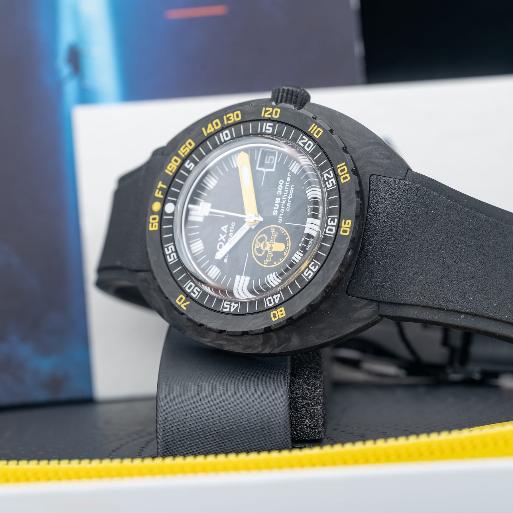 DOXA Sub 300 Carbon Aqua Lung US Divers Sharkhunter 822.70.101AQL.20 on Strap