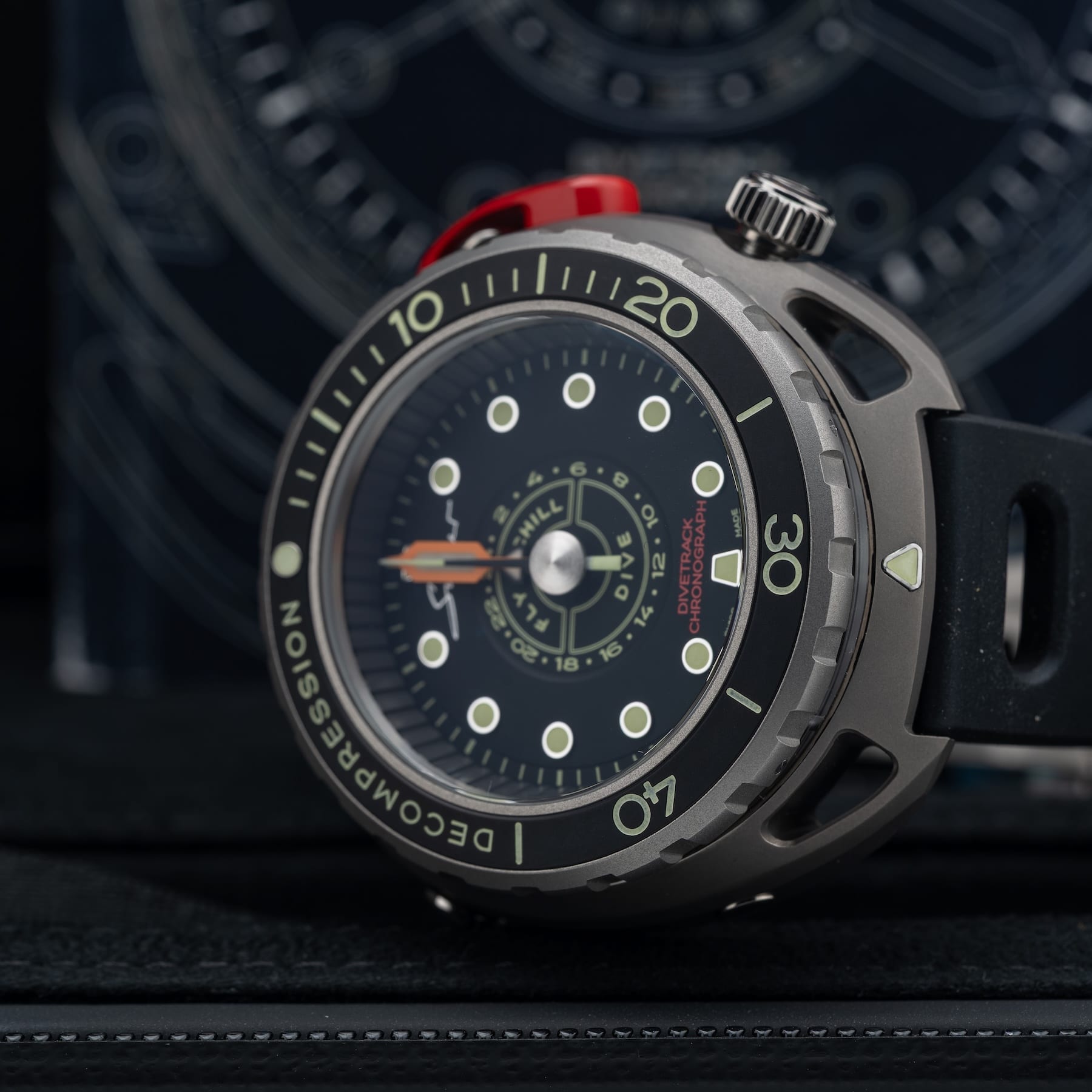 Singer Reimagined Divetrack SR401