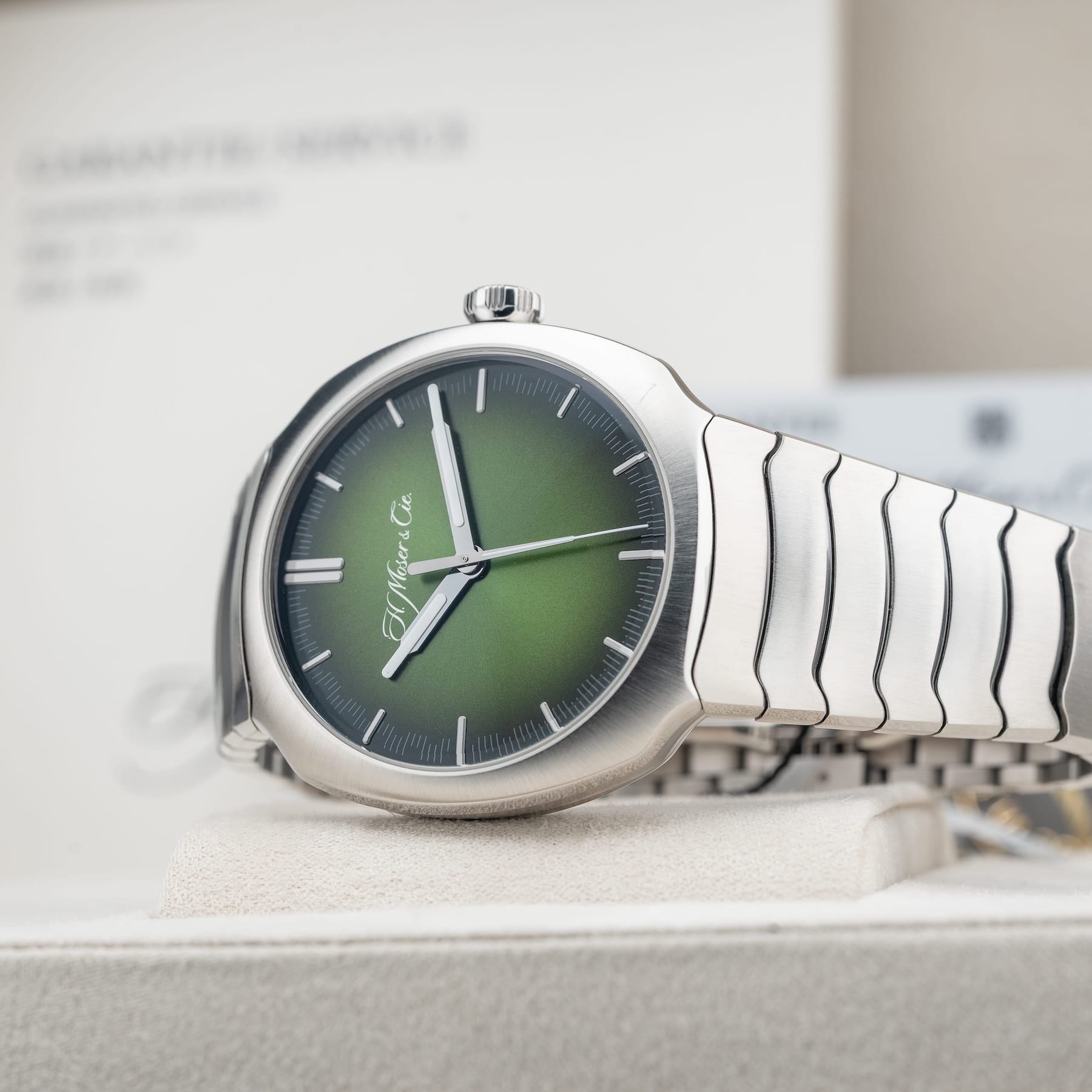 H. Moser & Cie. Streamliner 6200-1200