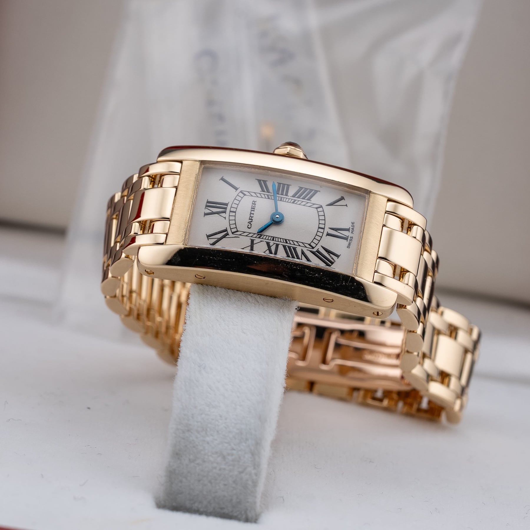 Cartier Tank Américaine W26015K2