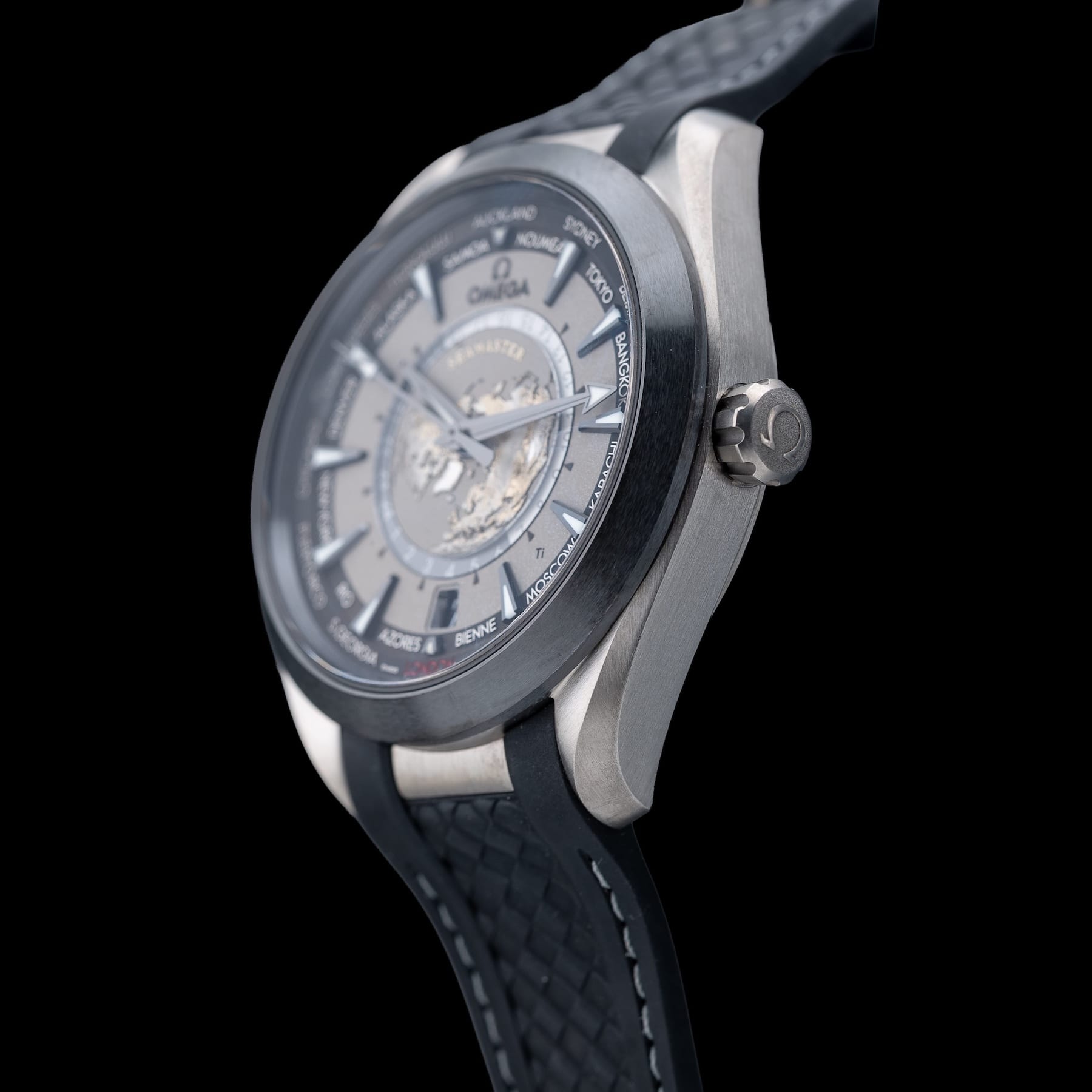 Omega Seamaster Aqua Terra 150M Worldtimer 43mm Black 220.92.43.22.99.001