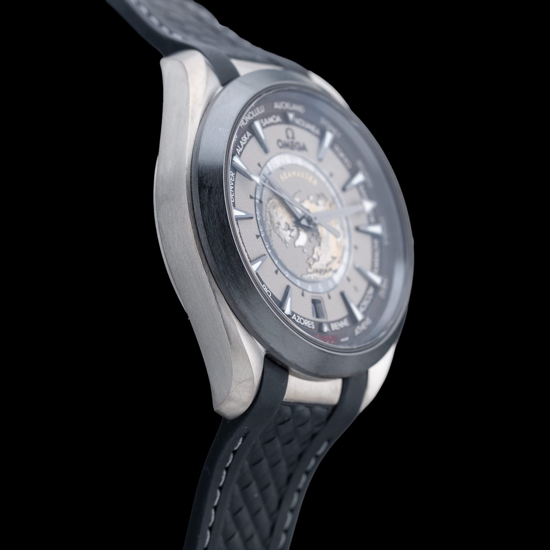Omega Seamaster Aqua Terra 150M Worldtimer 43mm Black 220.92.43.22.99.001