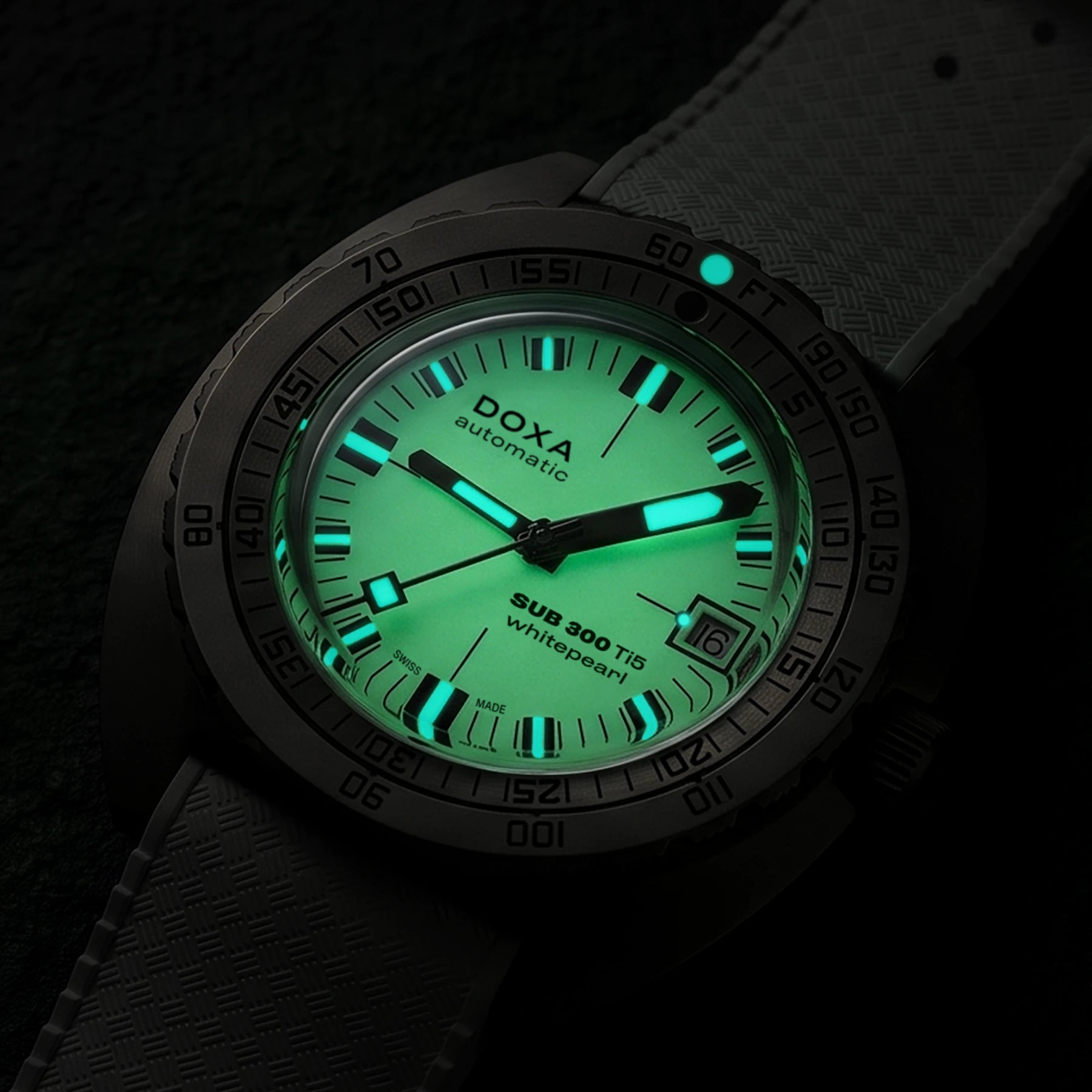 DOXA SUB 300 Ti5 WhitePearl 823.50.011.20