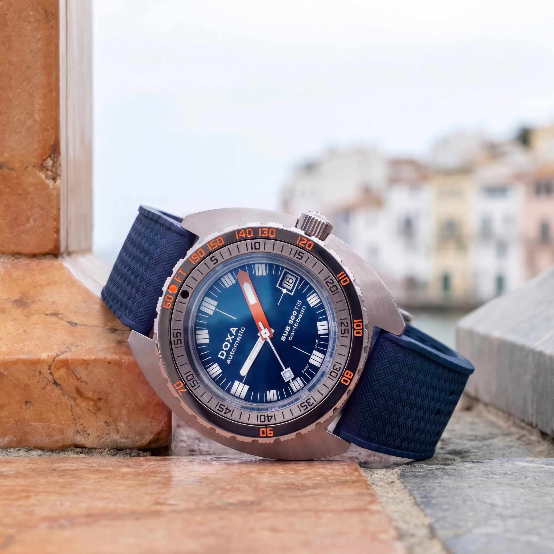 DOXA SUB 300 Ti5 Sharkhunter 823.50.101.20
