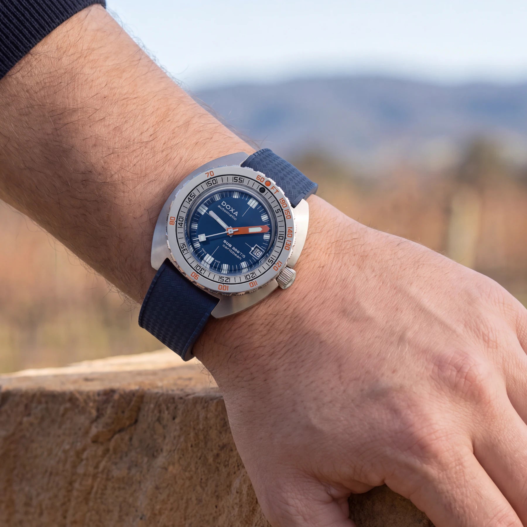 DOXA SUB 300 Ti5 Caribbean 823.50.201.32
