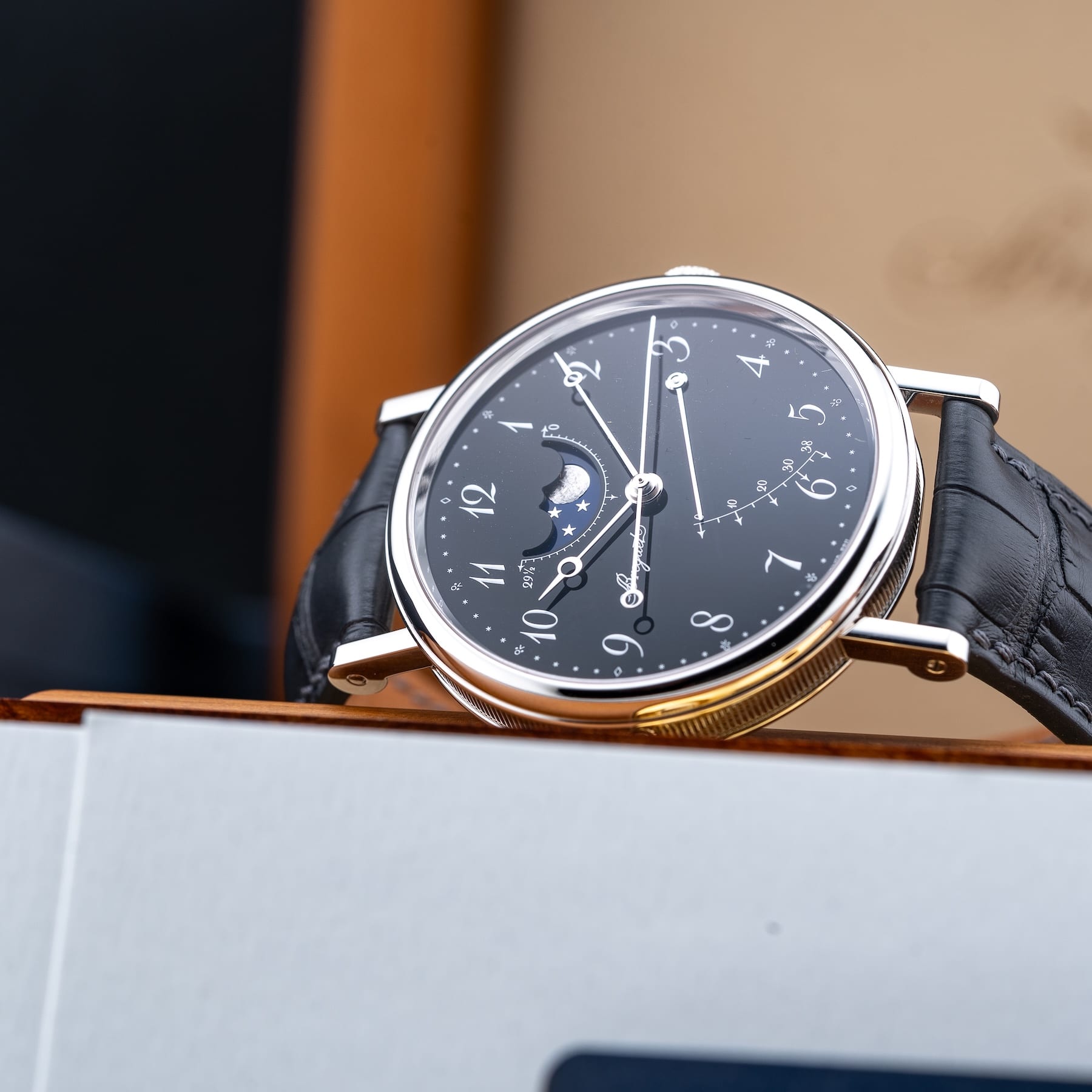 Breguet Classique Phase de Lune 7787PT/2N/9VU