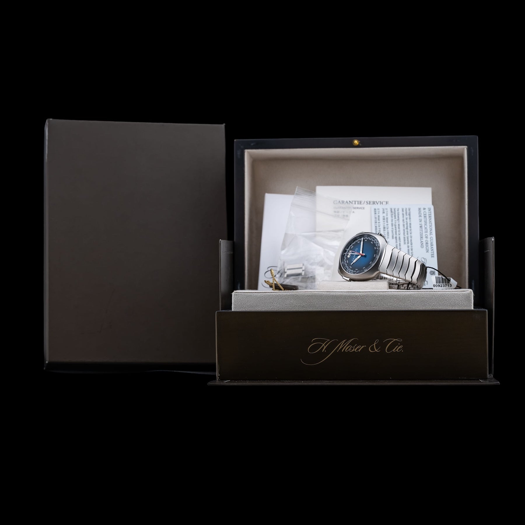 H. Moser & Cie. 6902-1201 Streamliner Flyback Chronograph Blue