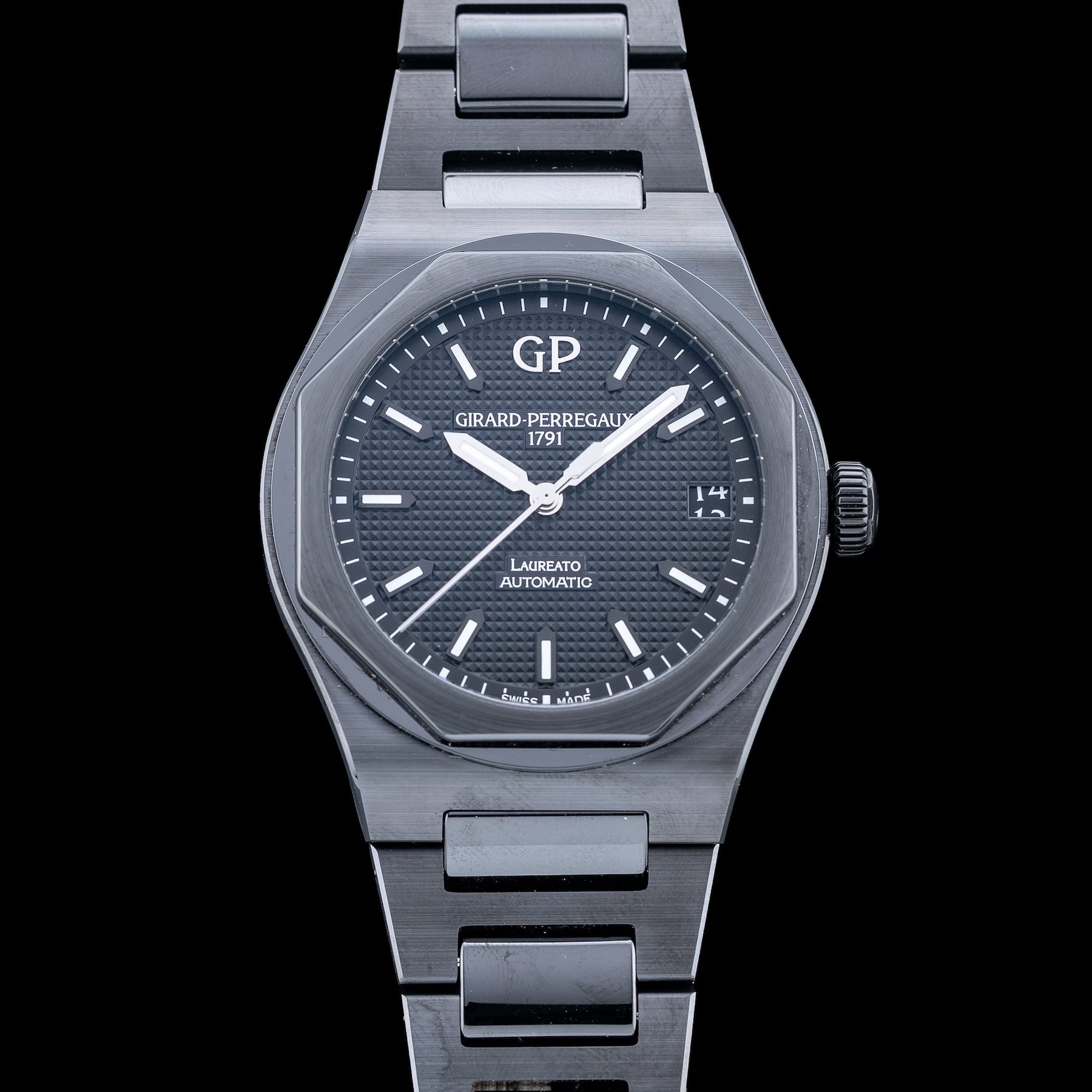 Girard Perregaux Laureato Ceramic 81010-32-631-FK6A