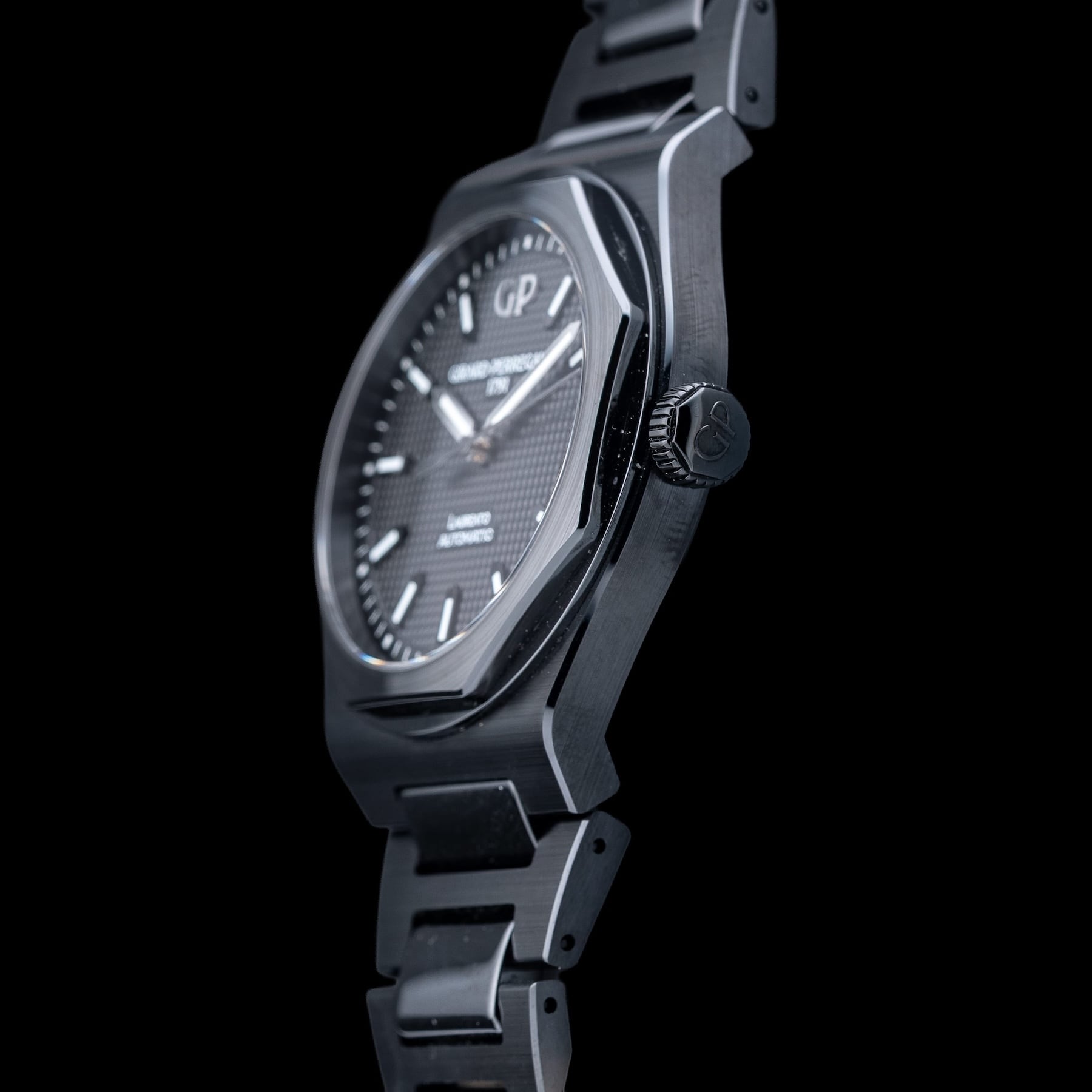 Girard Perregaux Laureato Ceramic 81010-32-631-FK6A
