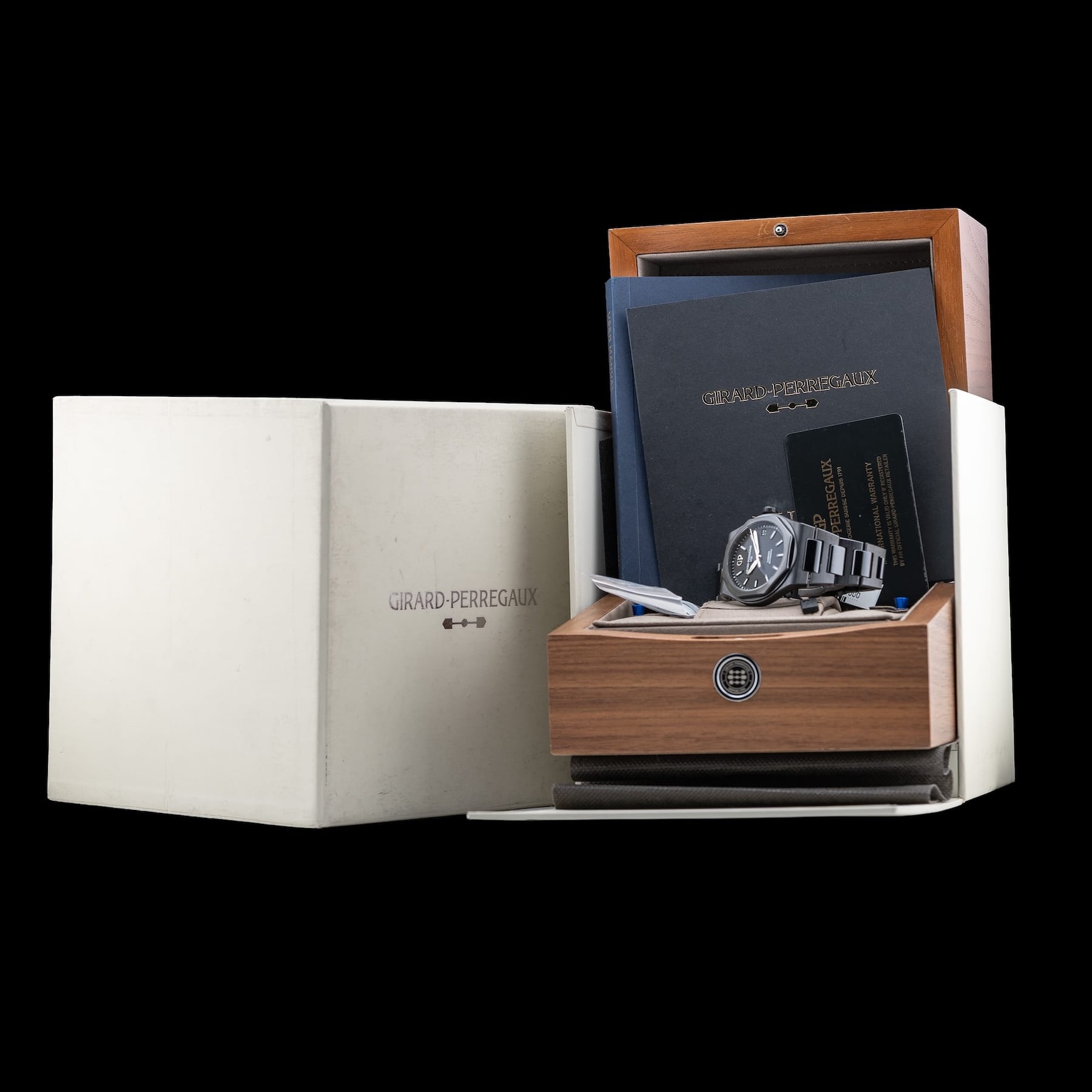Girard Perregaux Laureato Ceramic 81010-32-631-FK6A