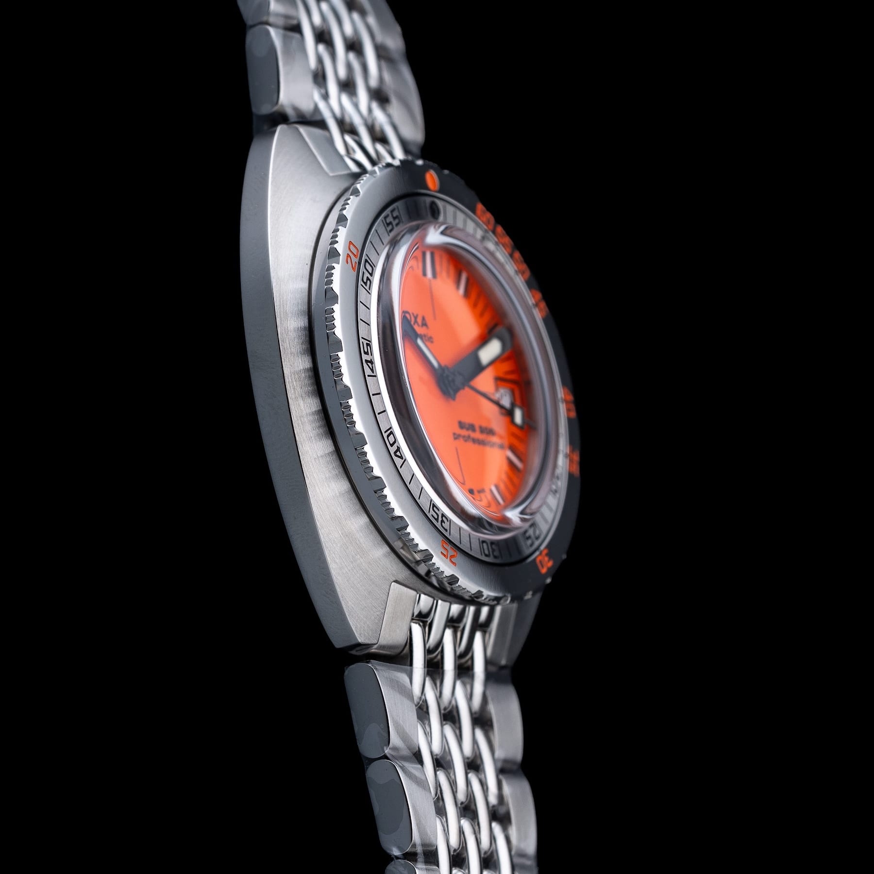 DOXA Sub 300 Professional 821.10.351.10 on Bracelet