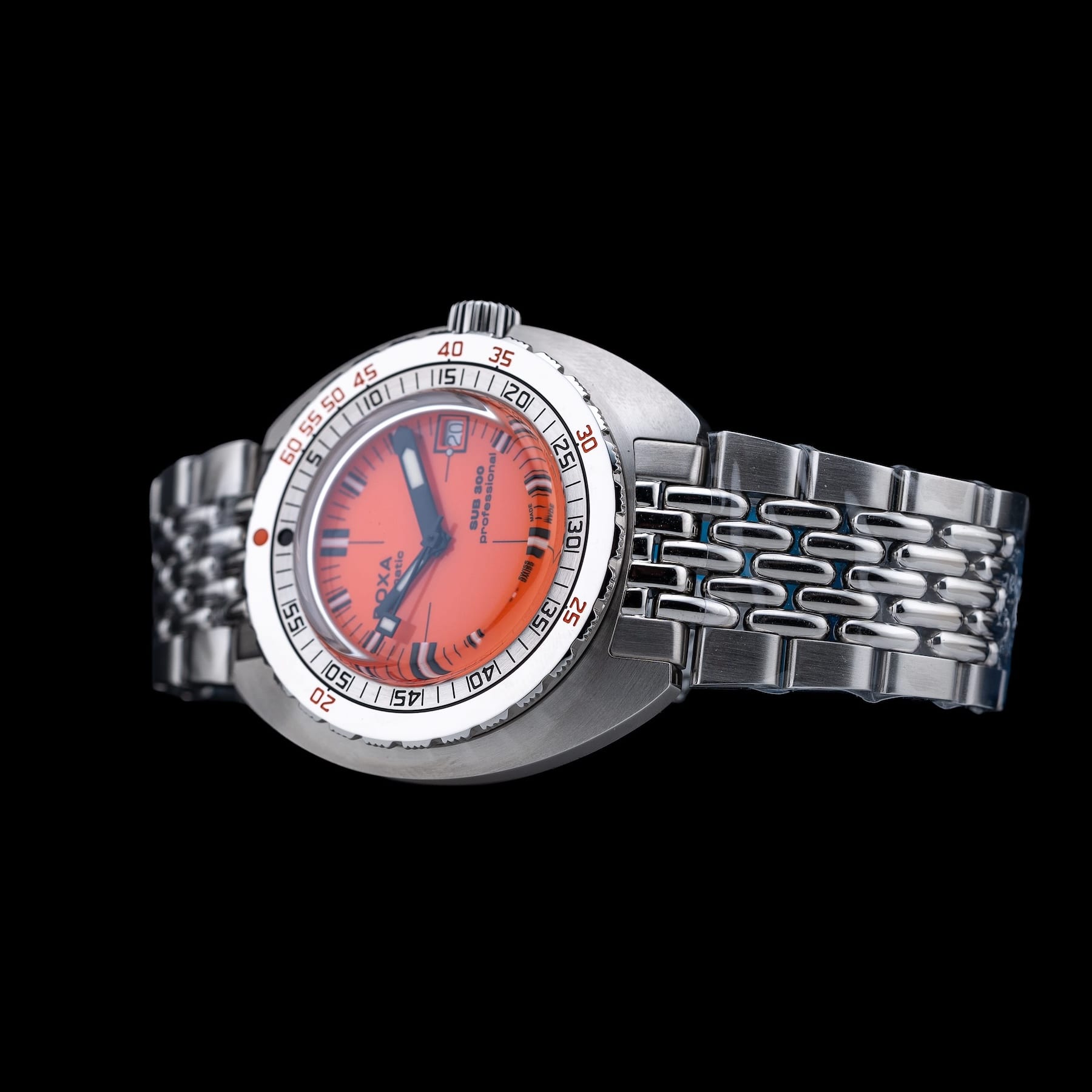 DOXA Sub 300 Professional 821.10.351.10 on Bracelet