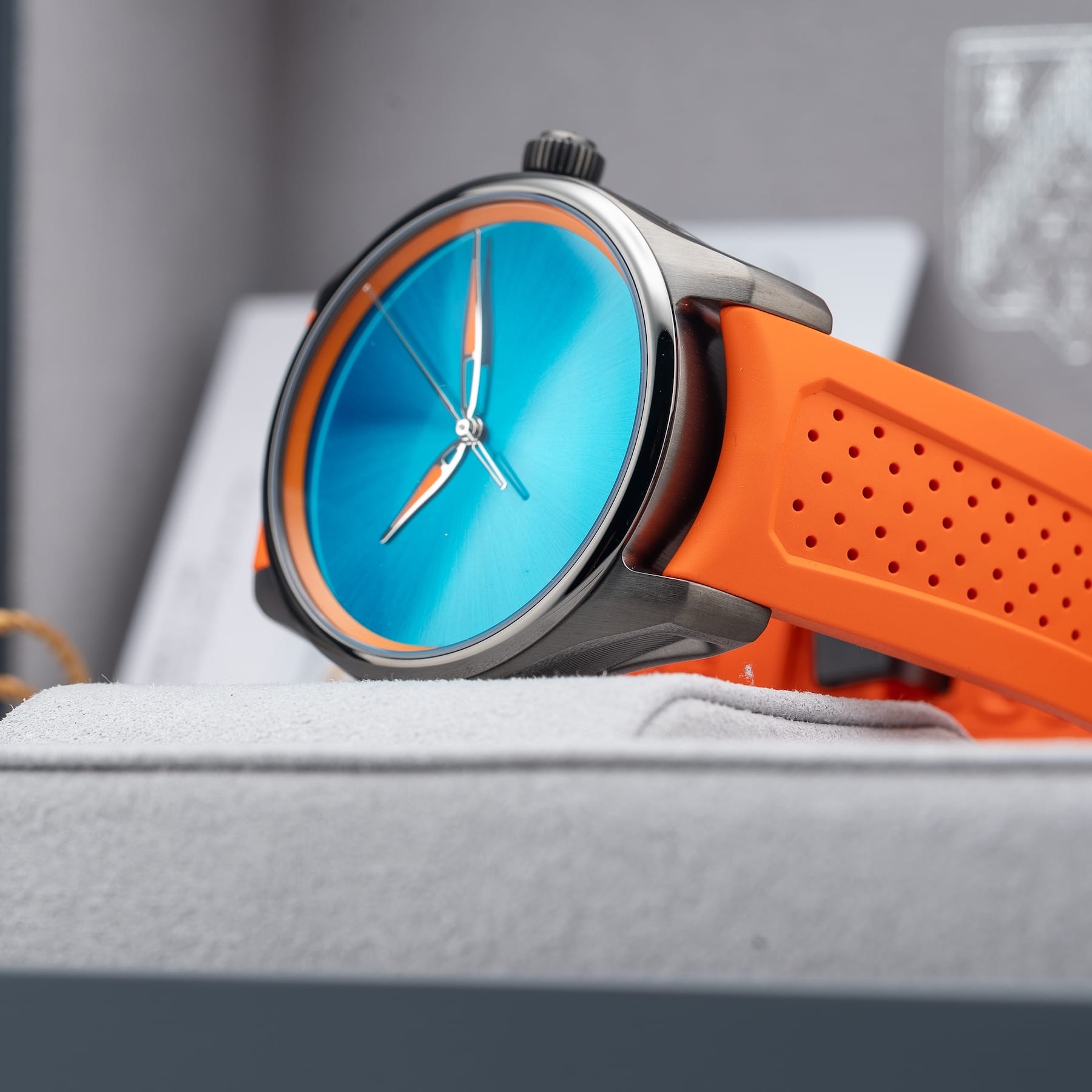 H. Moser & Cie. 3201-1205 Pioneer Centre Seconds Spiced Aqua