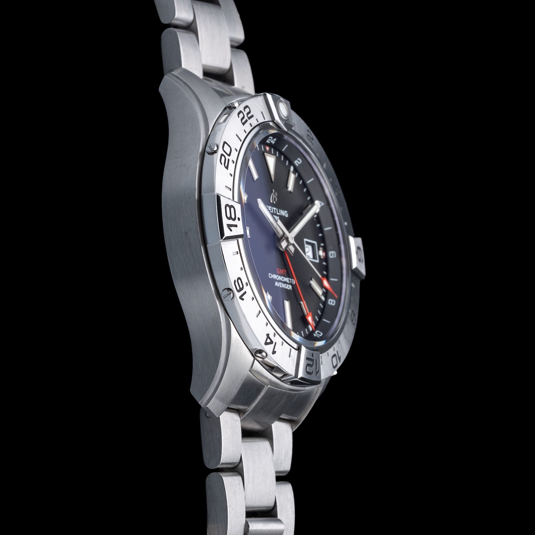 Breitling A32320 Avenger Automatic GMT 44
