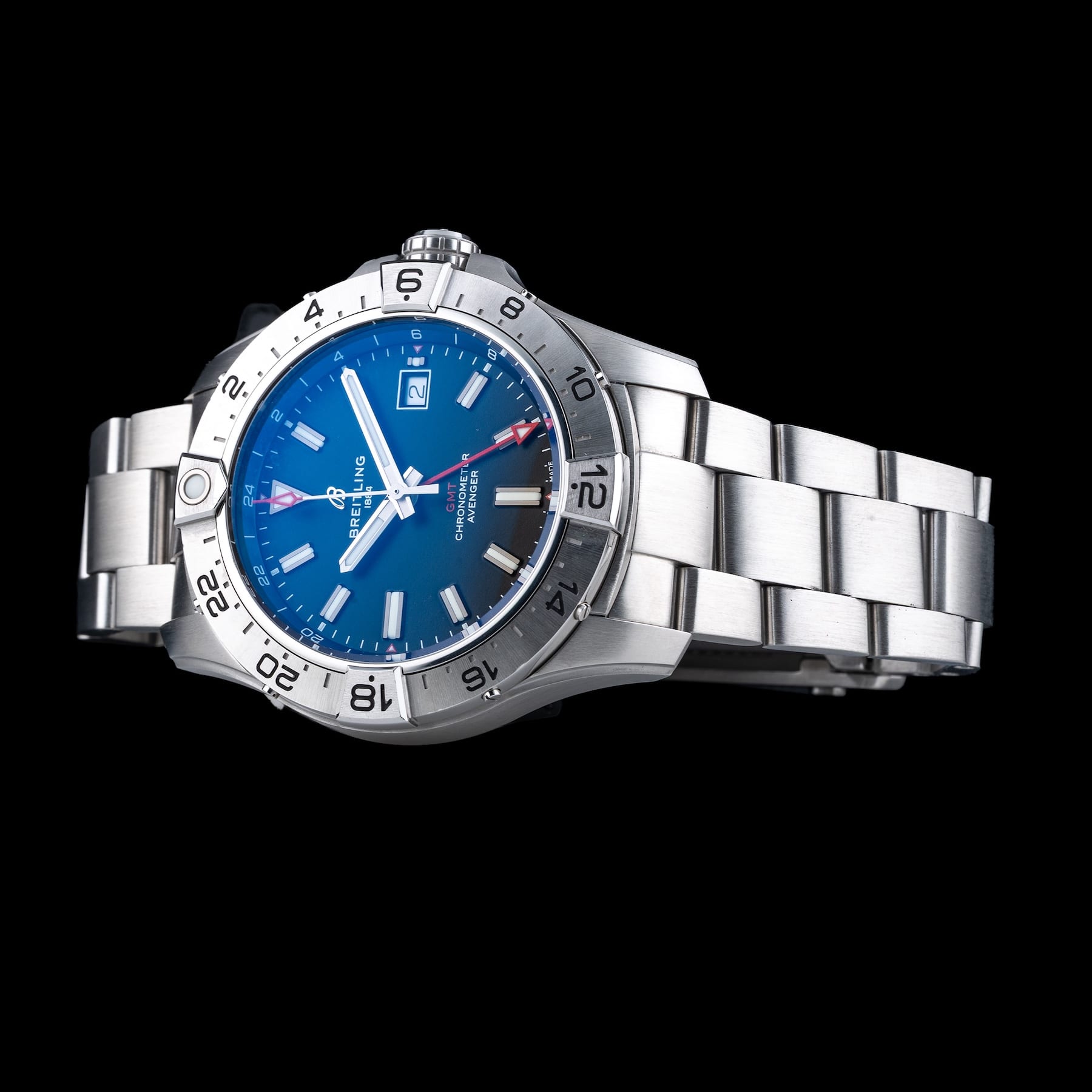Breitling A32320 Avenger Automatic GMT 44